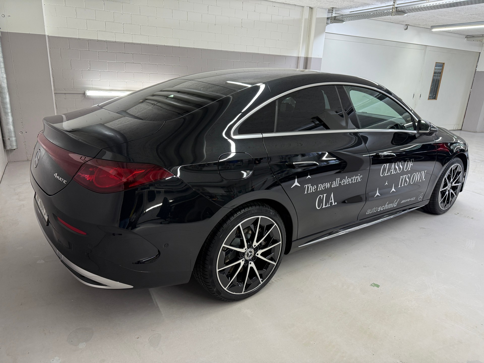 MERCEDES-BENZ CLA 350 4MATIC EQ-showroom-element-3