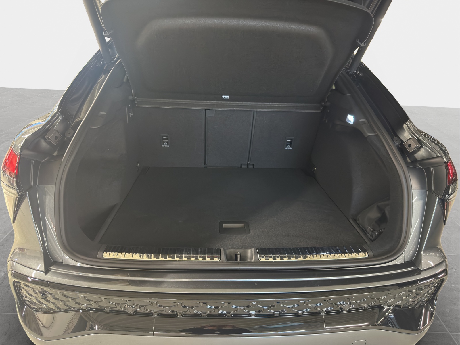 AUDI Q3 Sportback 110 kW TFSI S tronic-image-12
