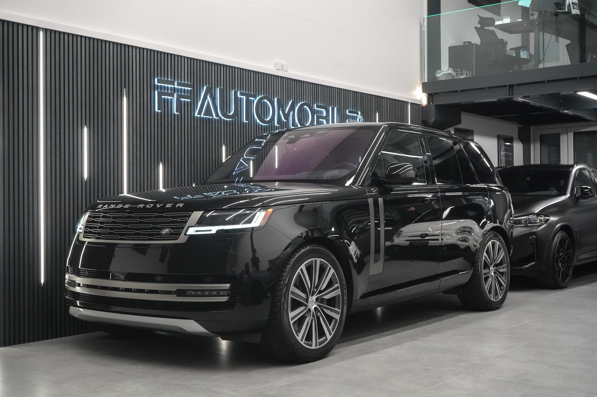 LAND ROVER Range Rover P530 4.4 V8 HSE Automatic-showroom-element-1