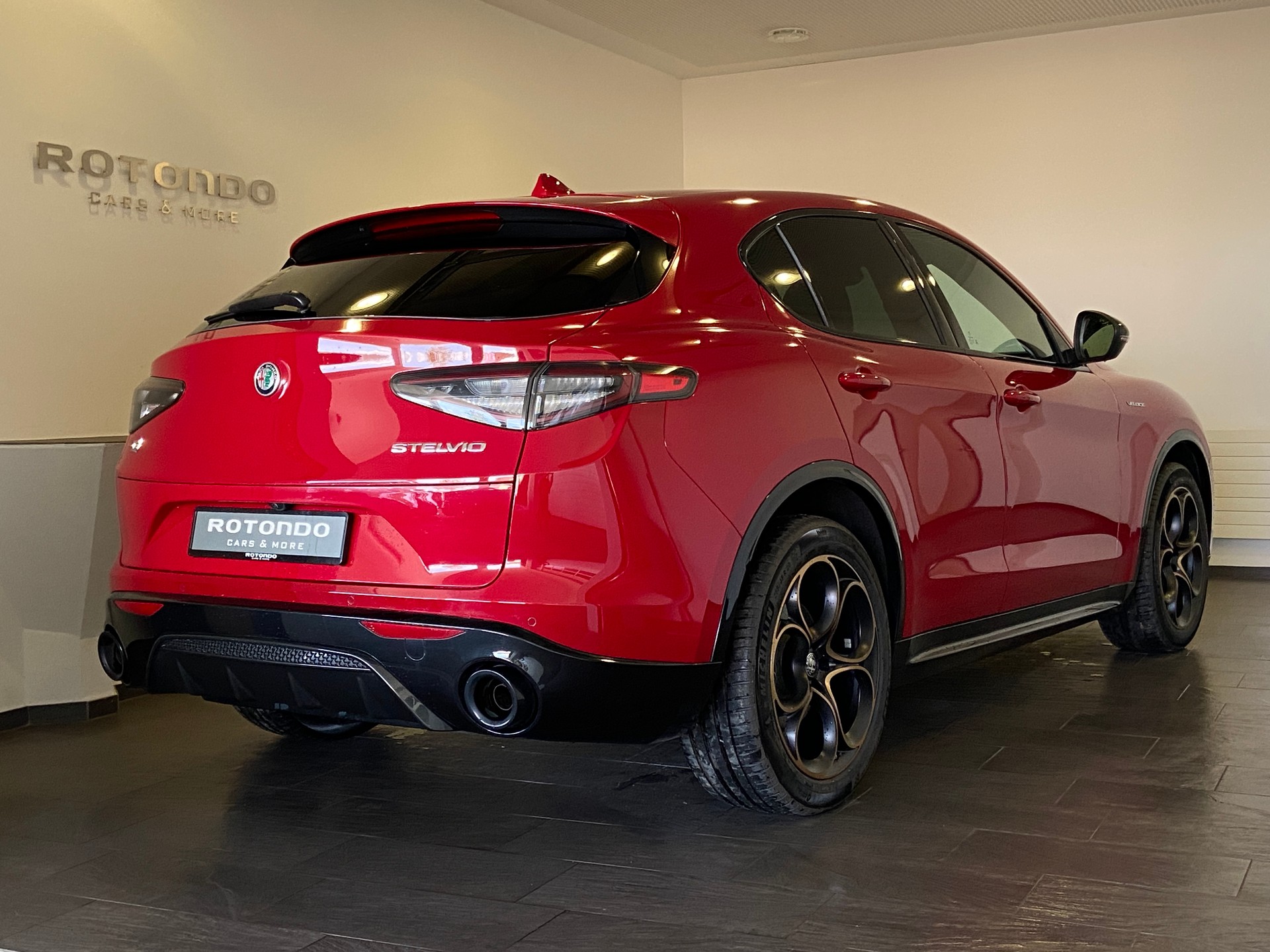ALFA ROMEO Stelvio 2.0 Veloce Q4 AT8-image-1