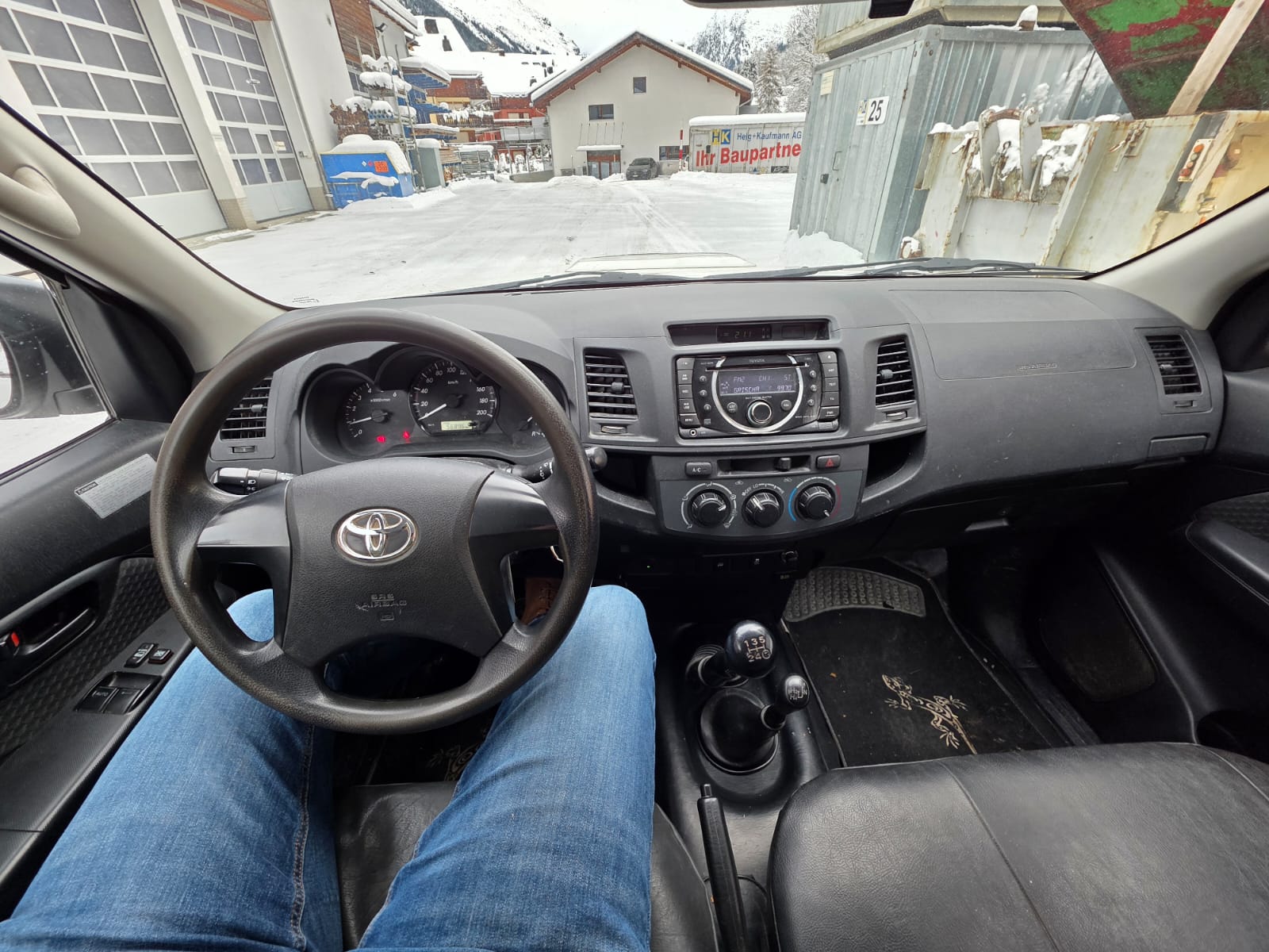 TOYOTA Hilux 2.5D 4WD Single Cab Luna-image-3