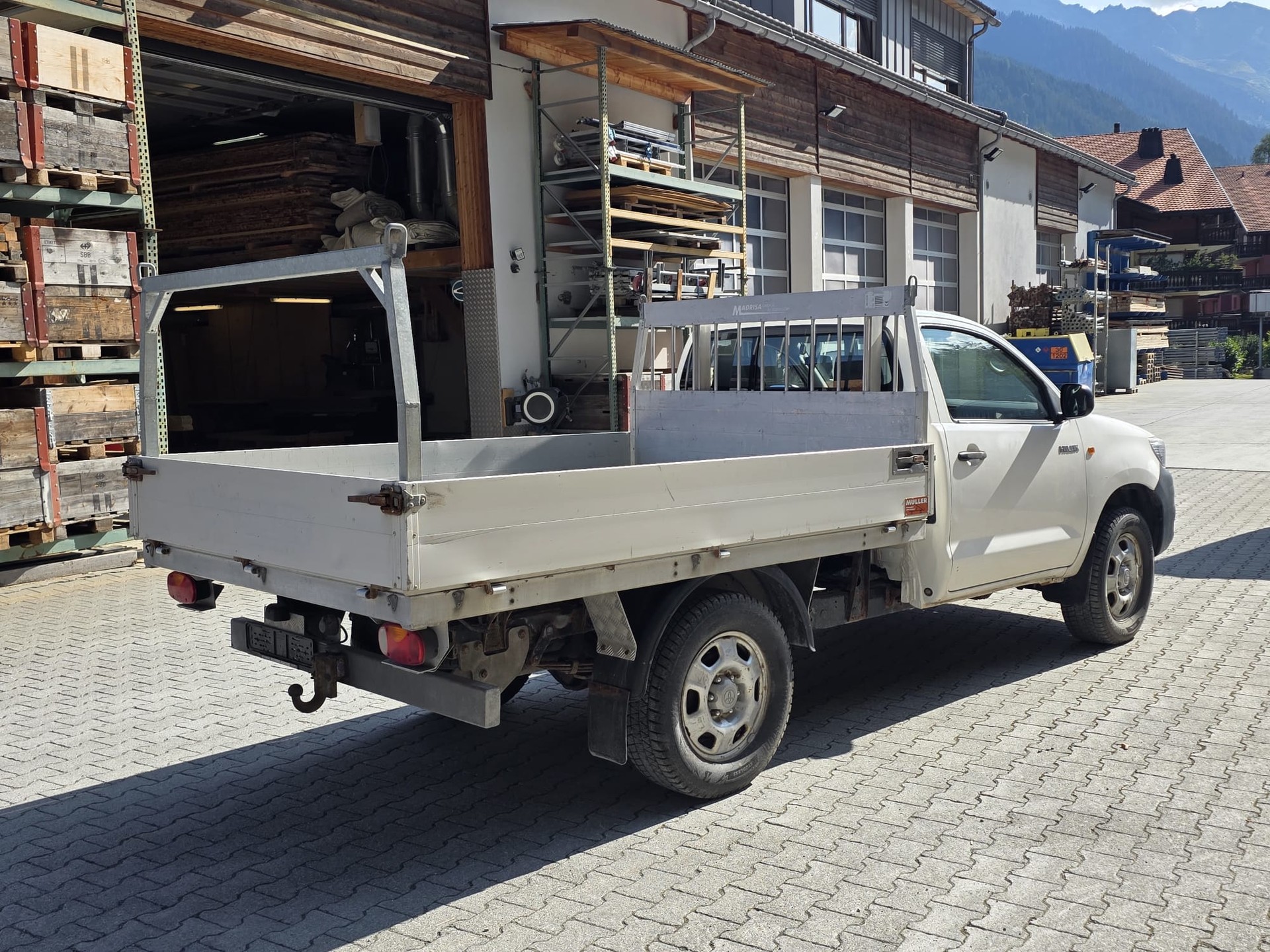 TOYOTA Hilux 2.5D 4WD Single Cab Luna-image-1
