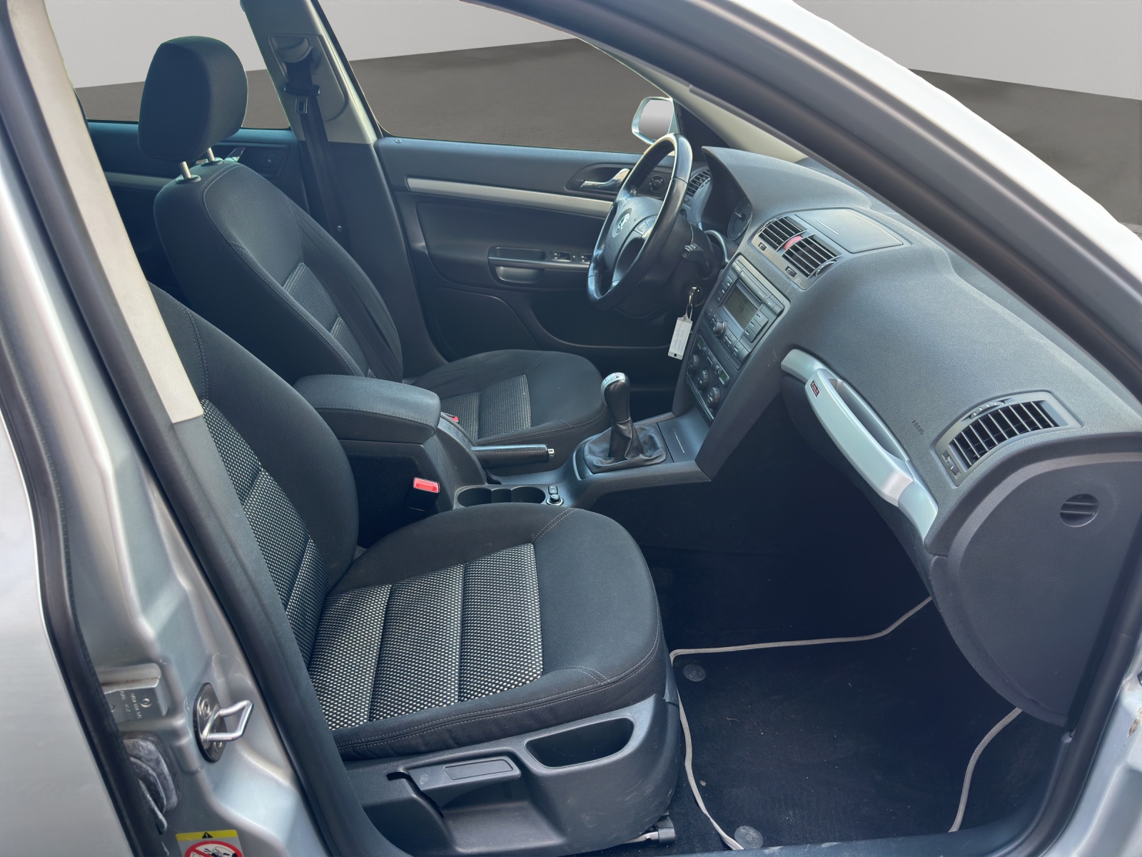 SKODA Octavia Scout 2.0 TDI 4x4-image-13