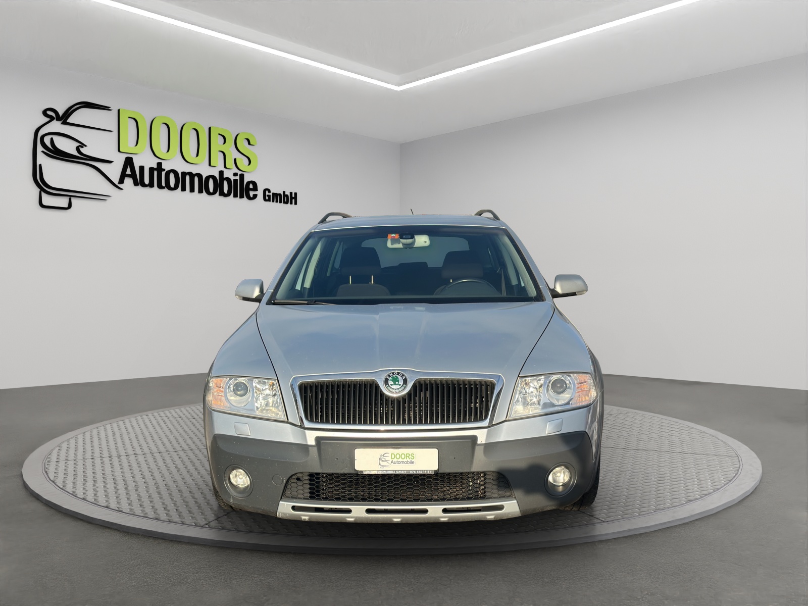 SKODA Octavia Scout 2.0 TDI 4x4-image-1