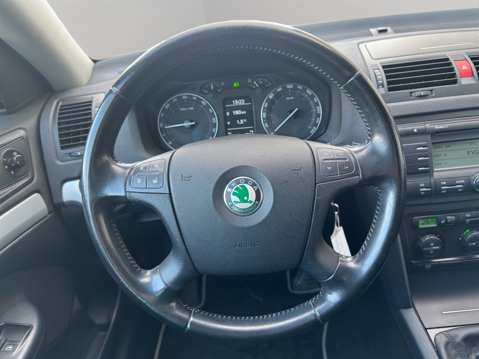 SKODA Octavia Scout 2.0 TDI 4x4-image-14