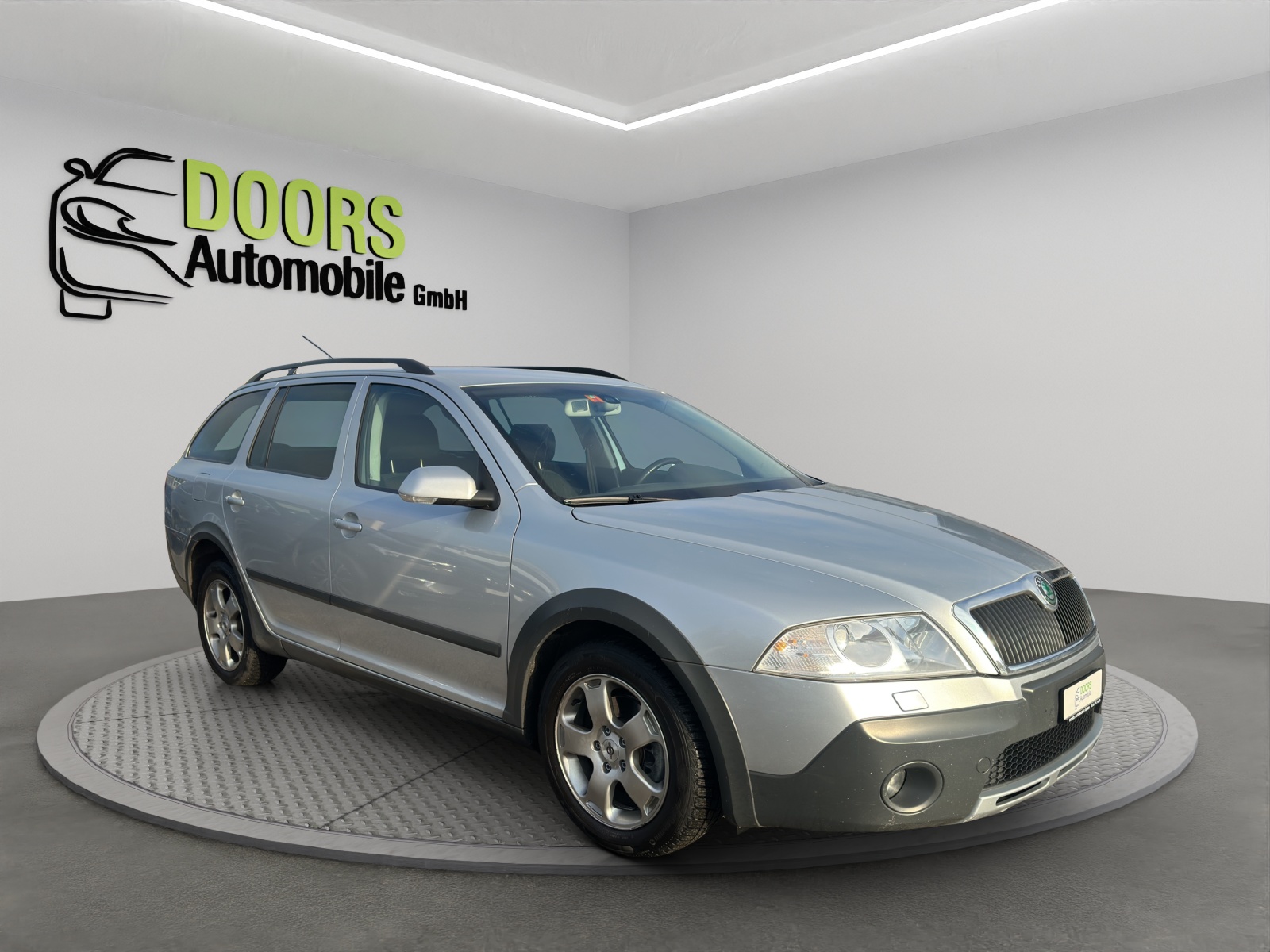 SKODA Octavia Scout 2.0 TDI 4x4-image-0