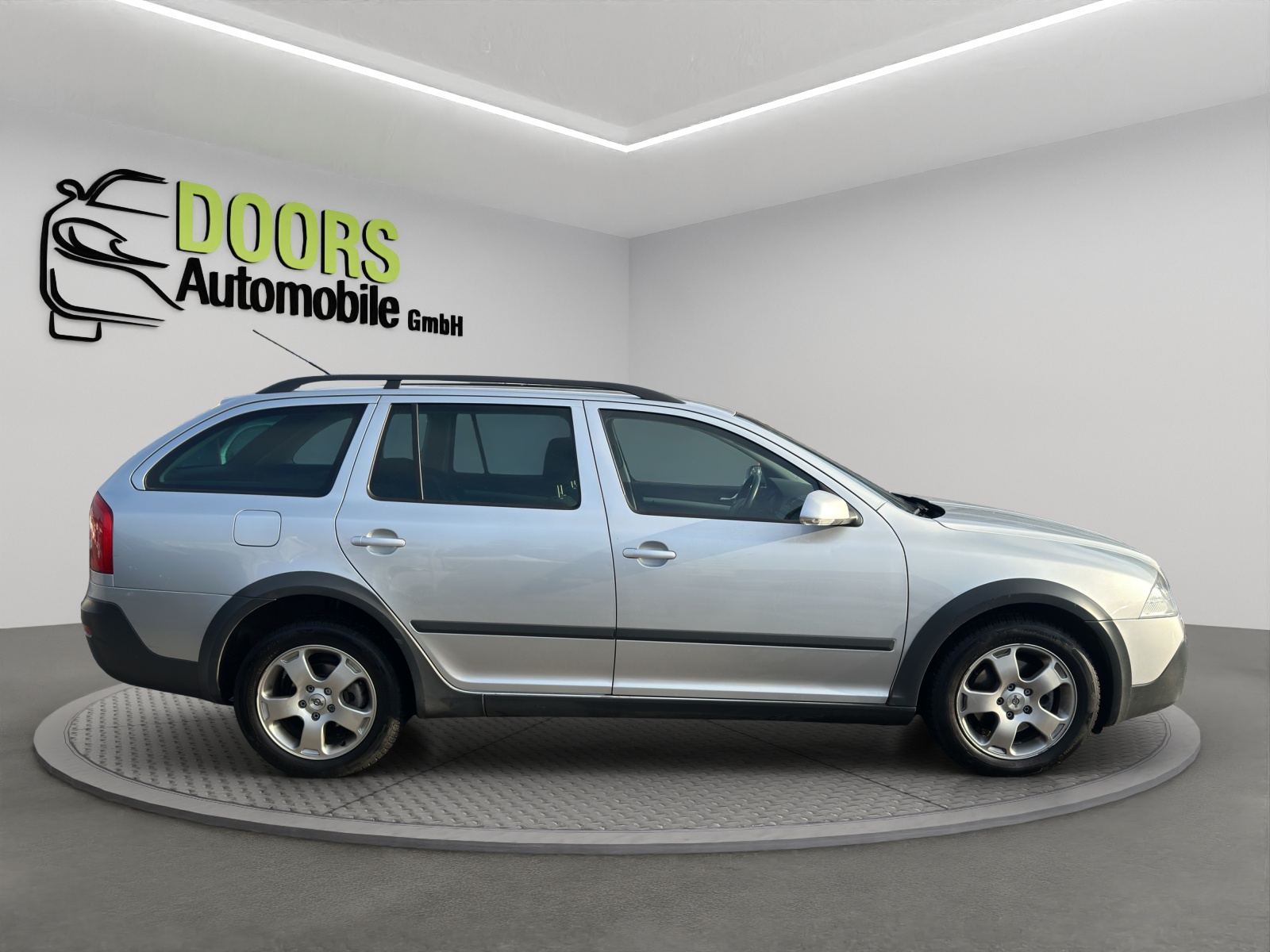 SKODA Octavia Scout 2.0 TDI 4x4-image-7