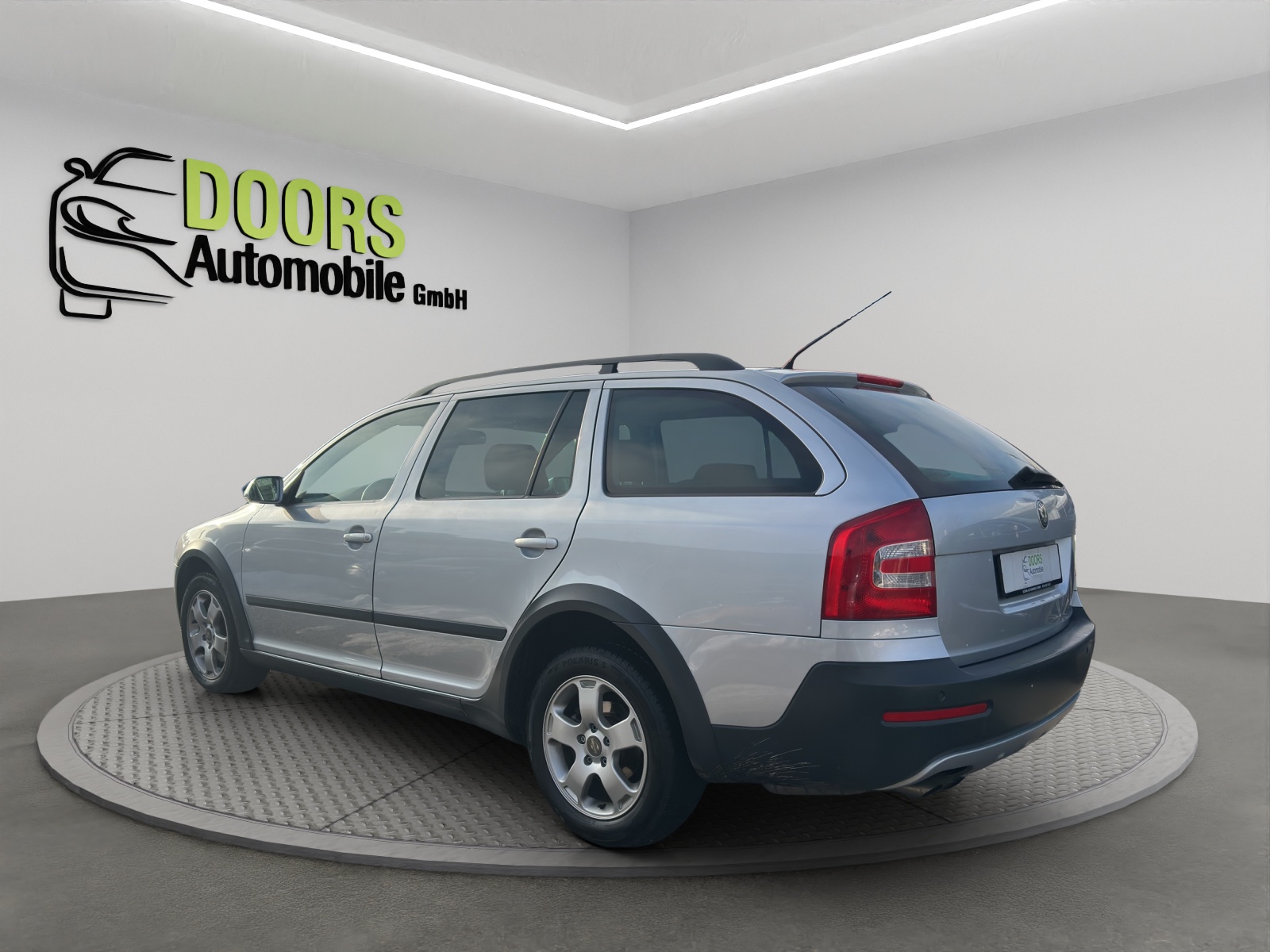 SKODA Octavia Scout 2.0 TDI 4x4-image-5