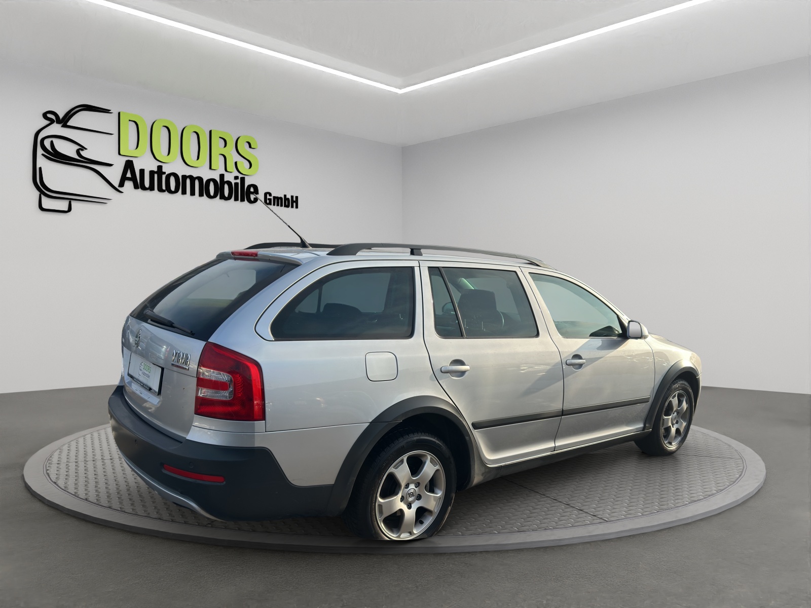 SKODA Octavia Scout 2.0 TDI 4x4-image-3