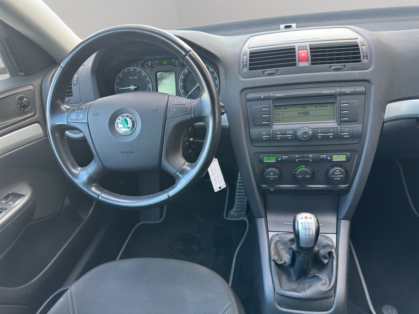 SKODA Octavia Scout 2.0 TDI 4x4-image-10