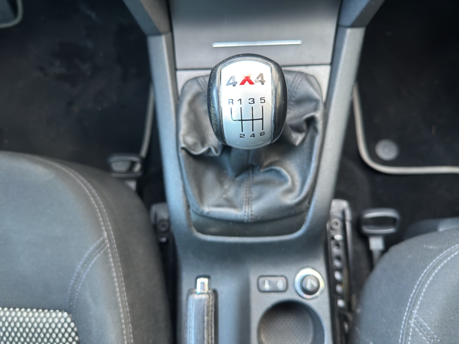 SKODA Octavia Scout 2.0 TDI 4x4-image-9