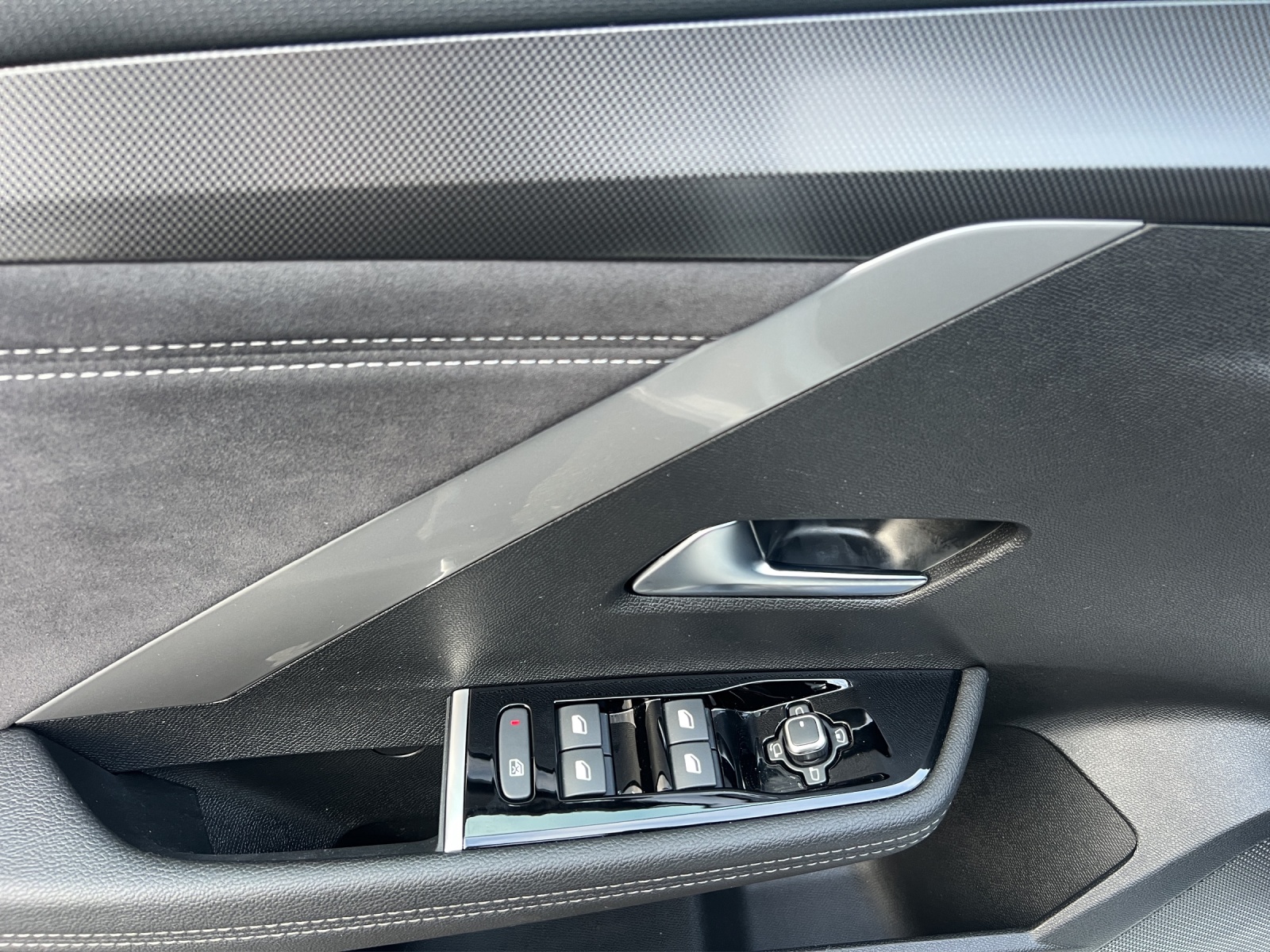 OPEL Astra 1.6 PHEV Turbo GSe A-image-9