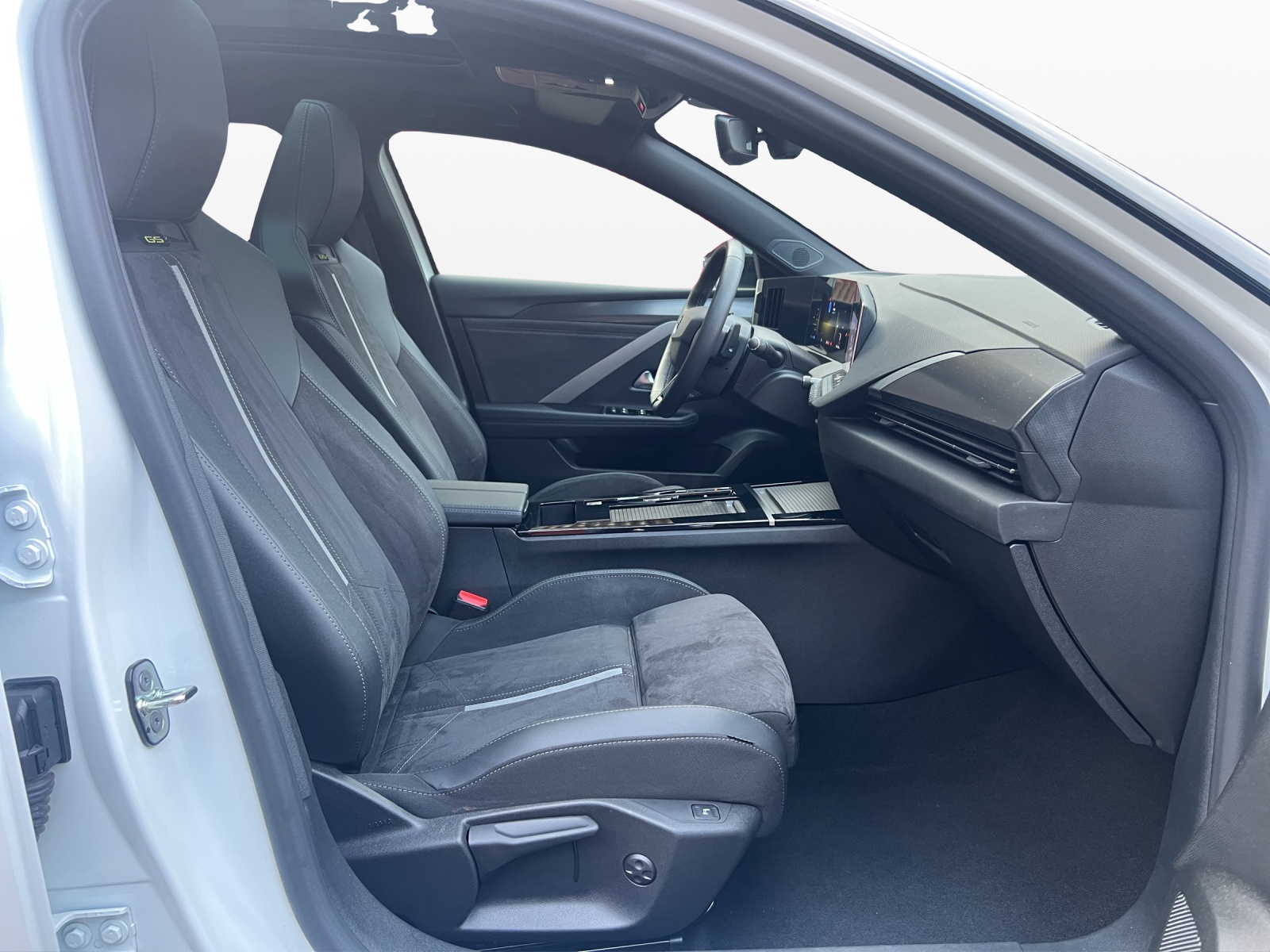 OPEL Astra 1.6 PHEV Turbo GSe A-image-14