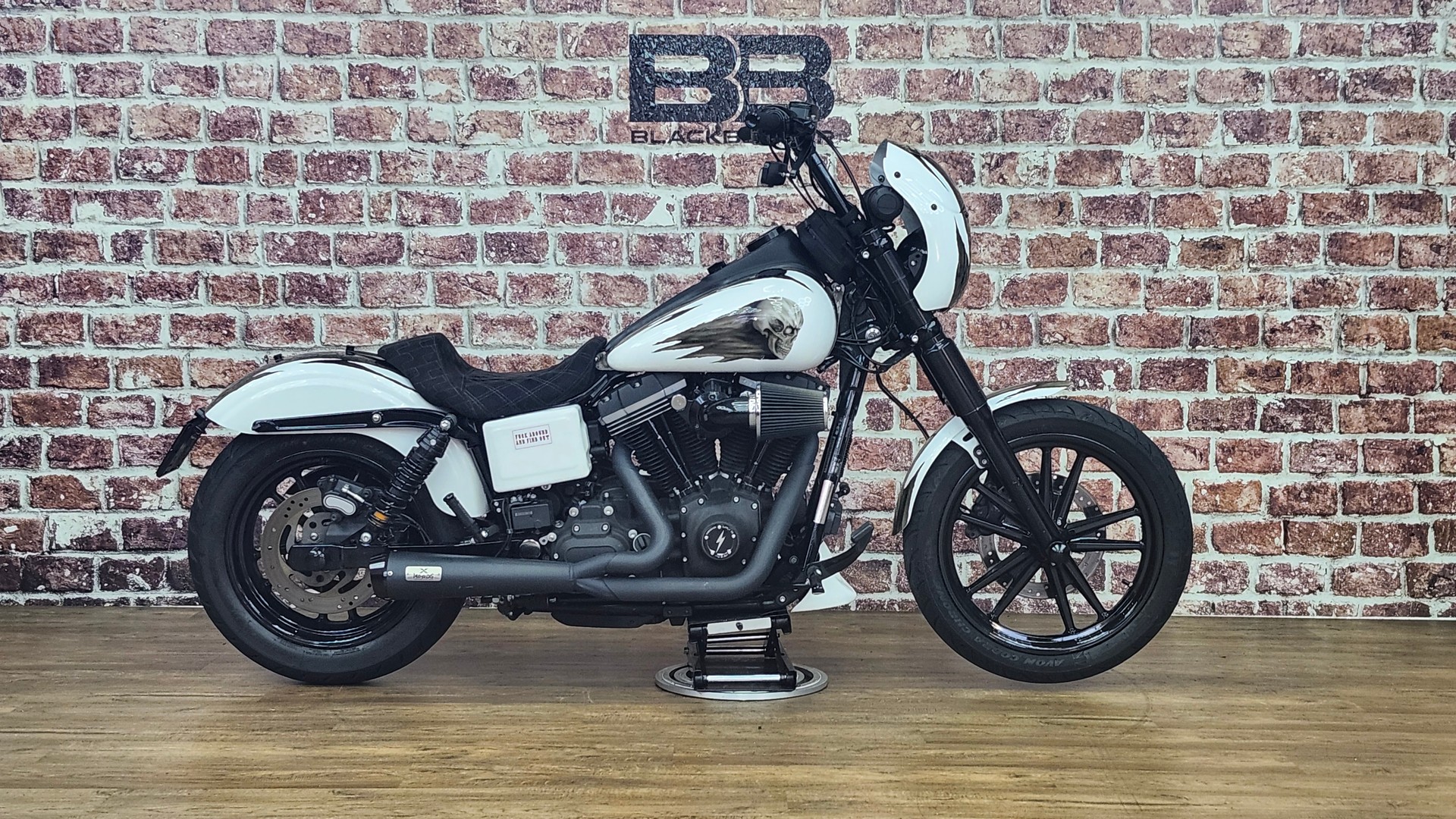 HARLEY-DAVIDSON FXDBB Dyna Street Bob Special 103 ABS-showroom-element-1