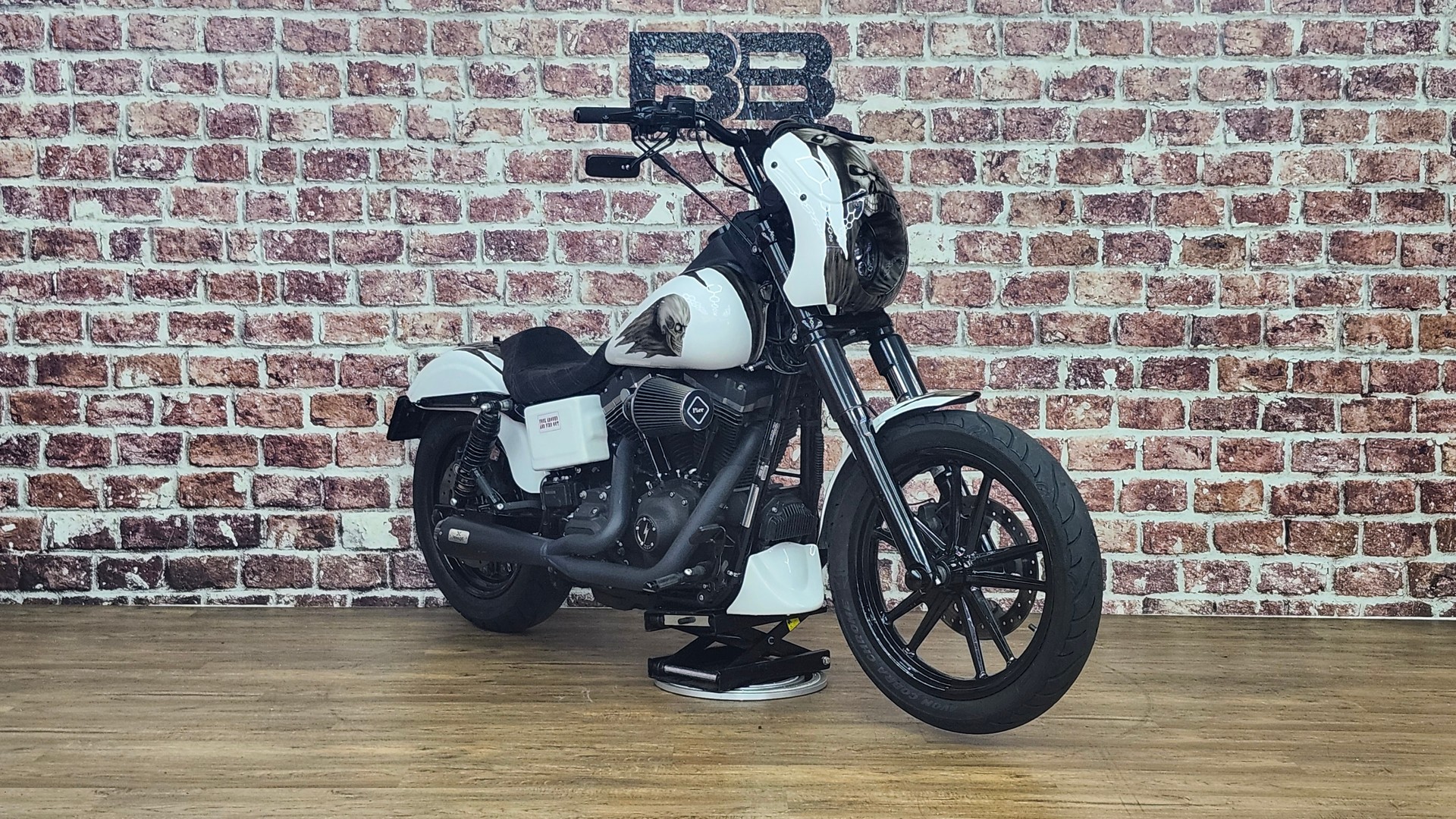 HARLEY-DAVIDSON FXDBB Dyna Street Bob Special 103 ABS