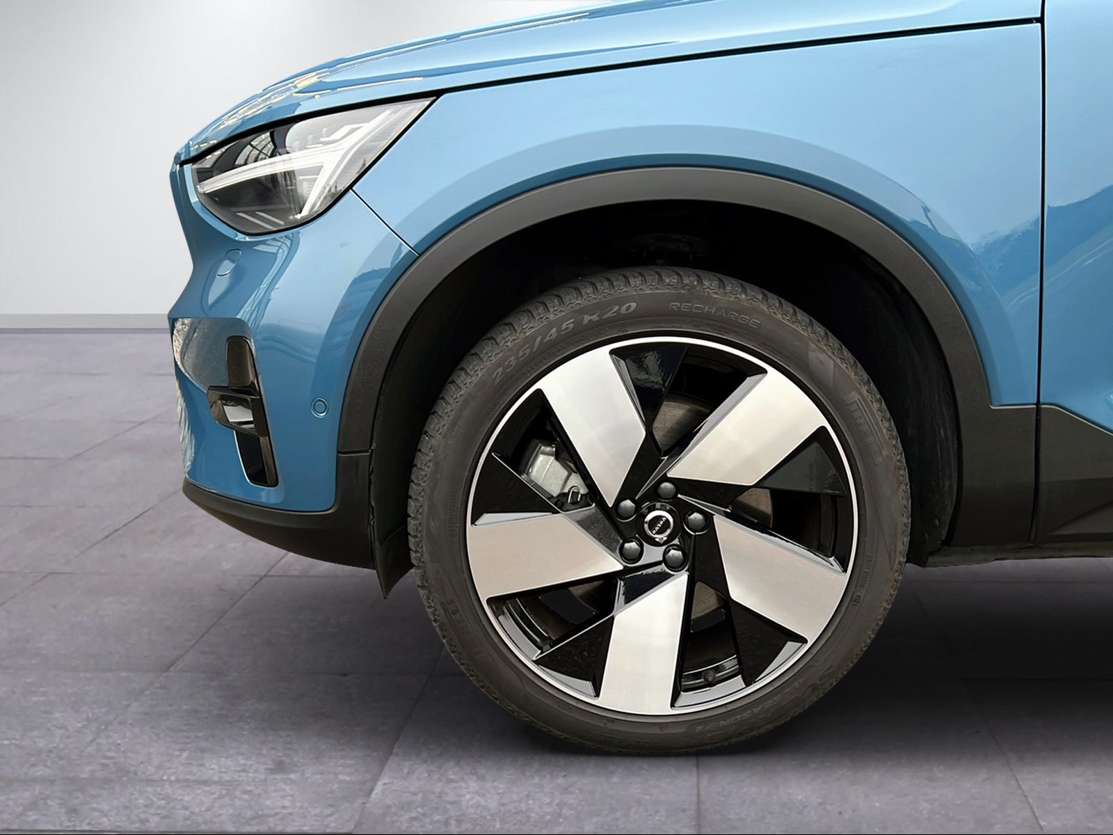 VOLVO C40 P8 Twin Recharge AWD-image-2