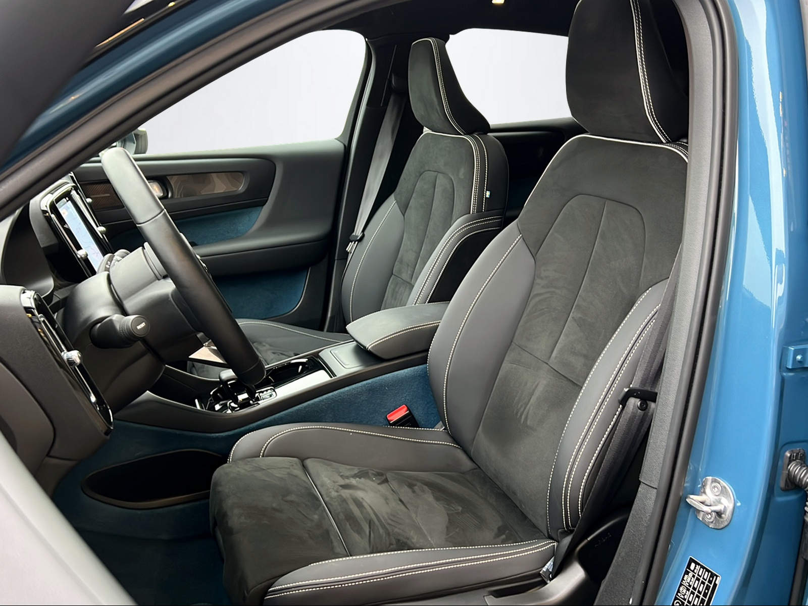 VOLVO C40 P8 Twin Recharge AWD-image-14