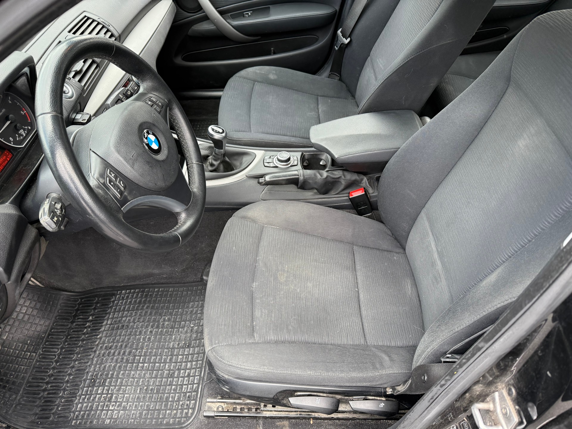 BMW 118d-image-9