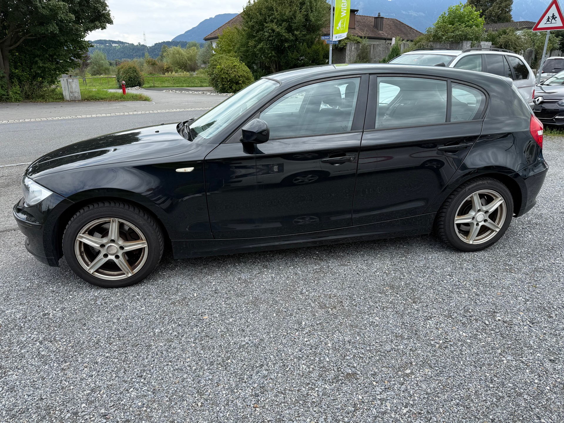 BMW 118d-image-1
