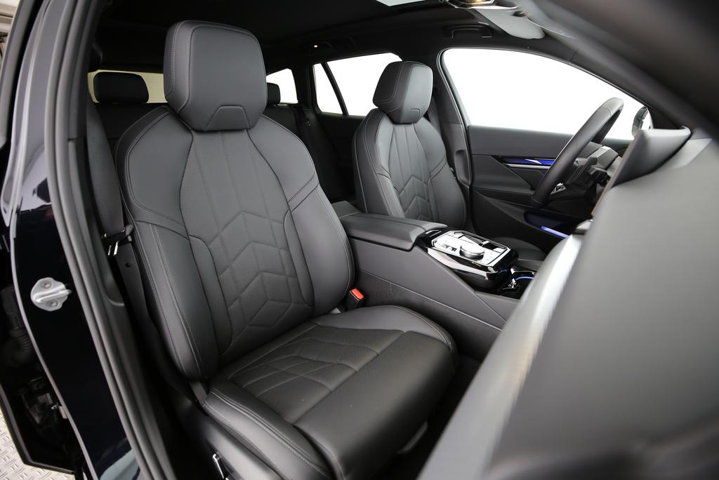 BMW 520d xDrive Touring-image-12