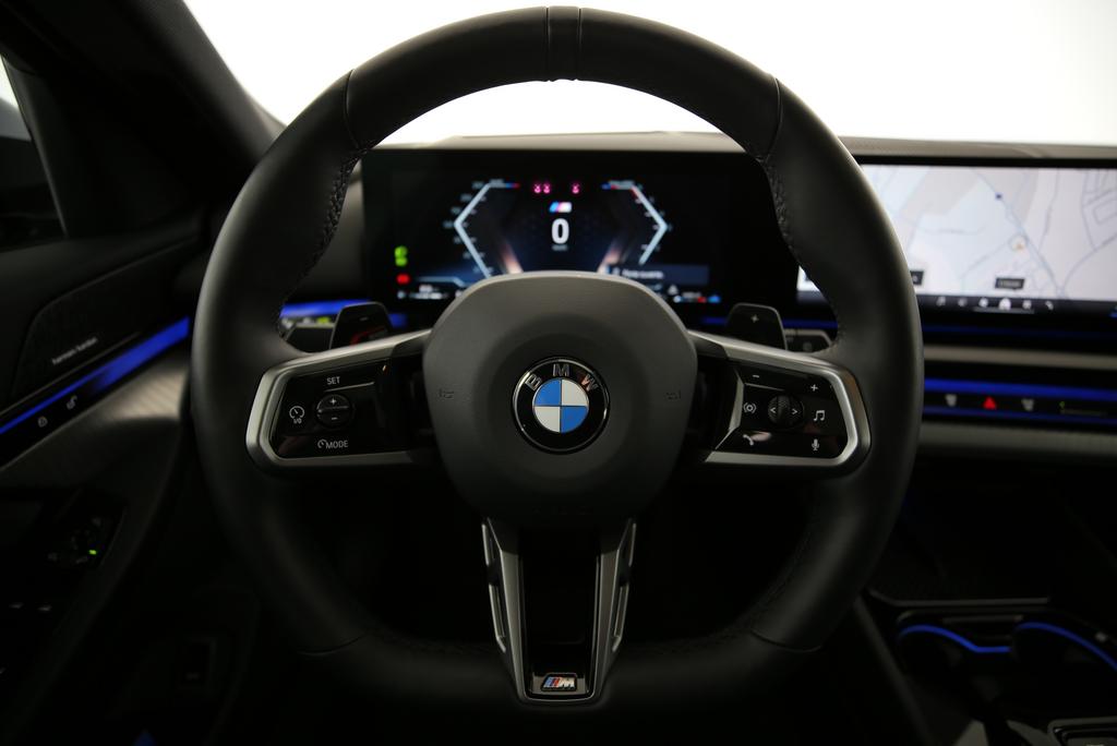 BMW 520d xDrive Touring-image-5