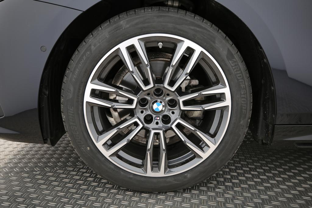 BMW 520d xDrive Touring-image-18