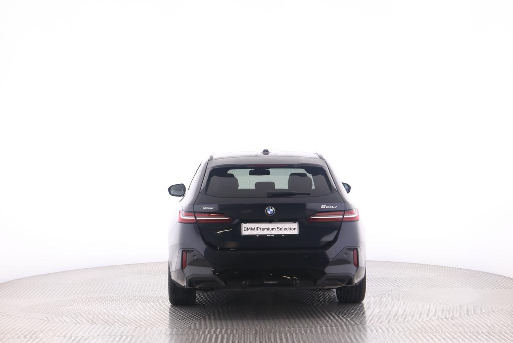 BMW 520d xDrive Touring-image-11