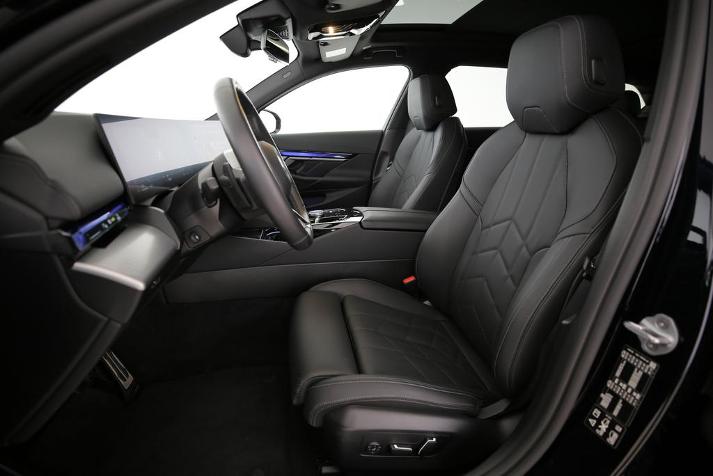 BMW 520d xDrive Touring-image-2
