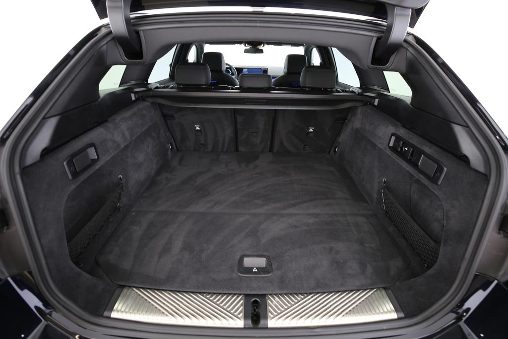 BMW 520d xDrive Touring-image-14