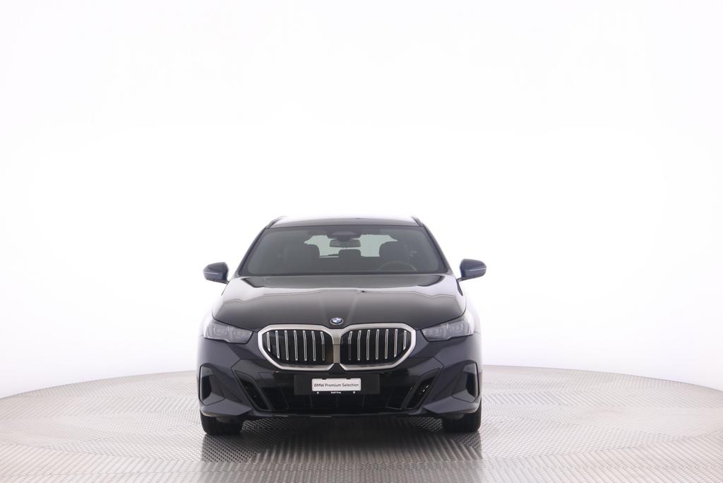BMW 520d xDrive Touring-image-10
