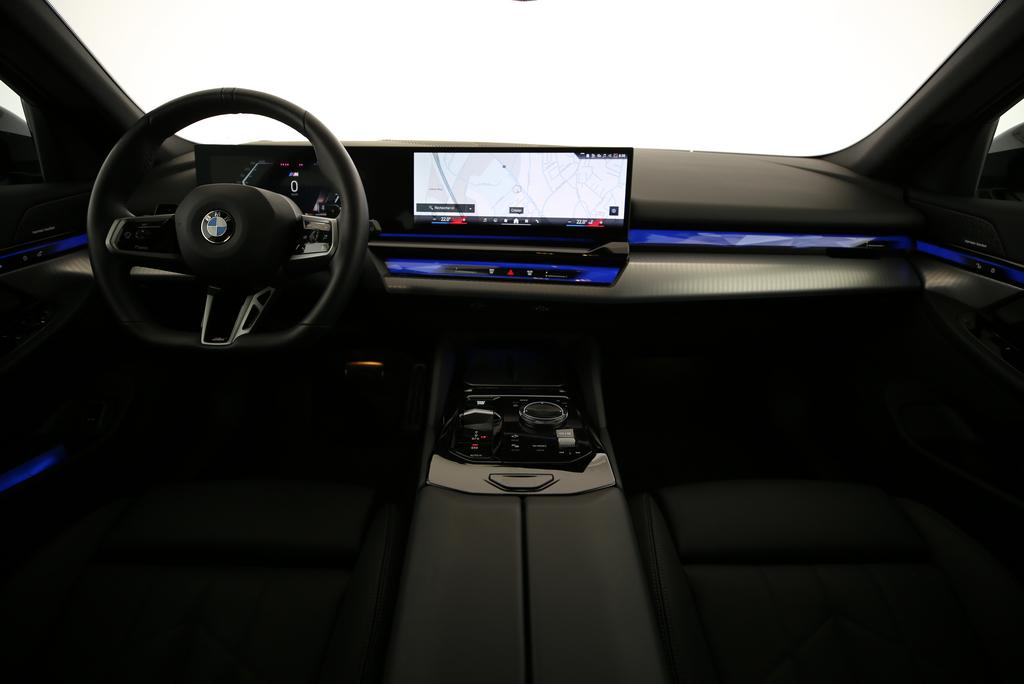 BMW 520d xDrive Touring-image-4