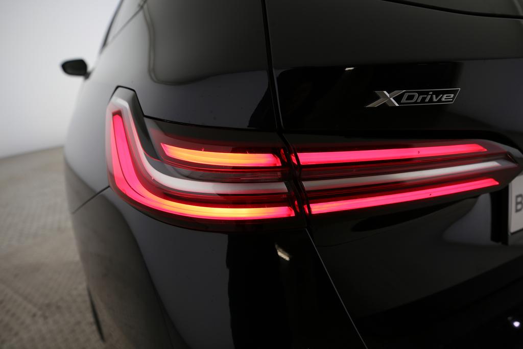 BMW 520d xDrive Touring-image-16
