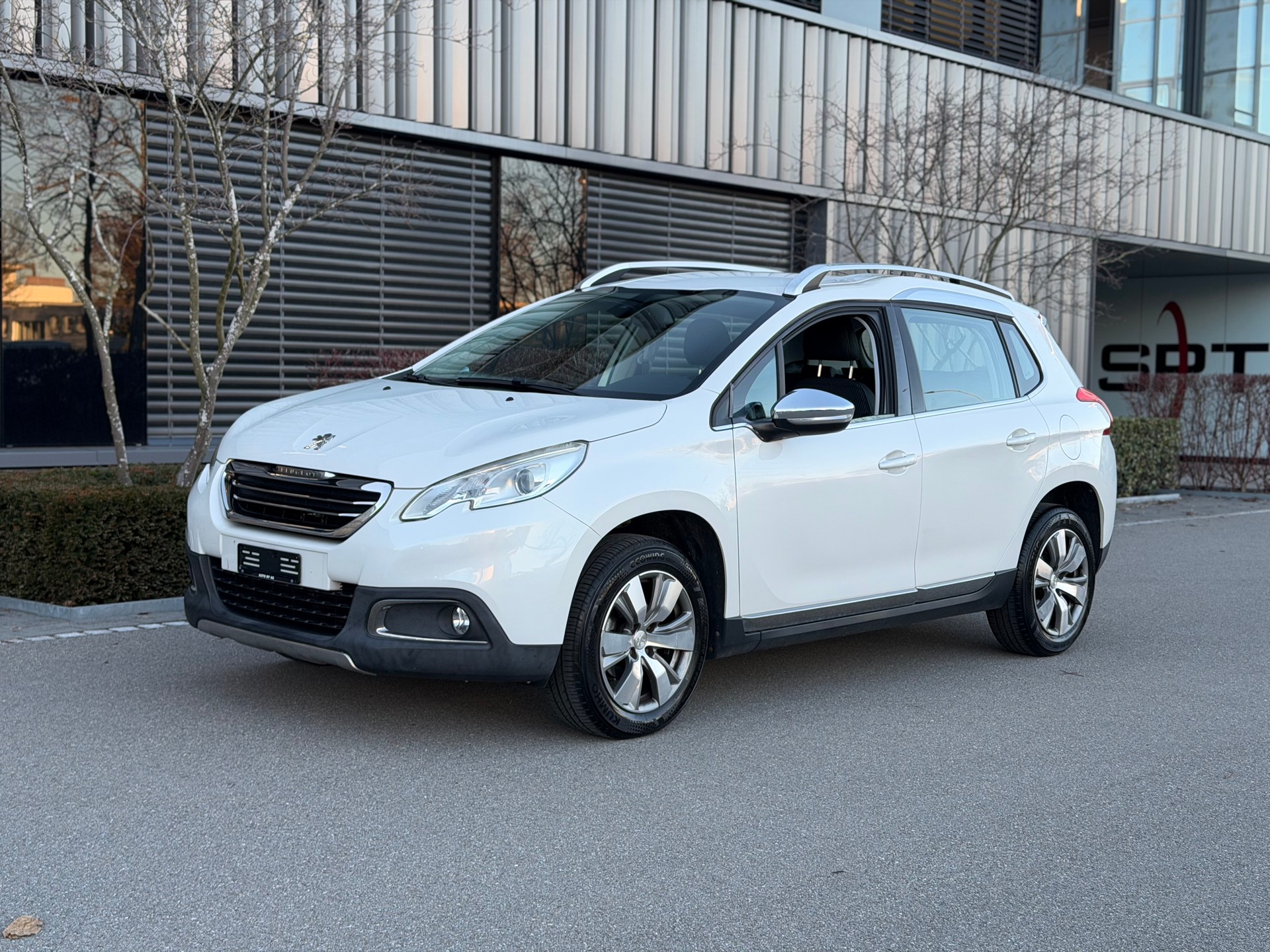 PEUGEOT 2008 1.2 VTI Allure-image-0