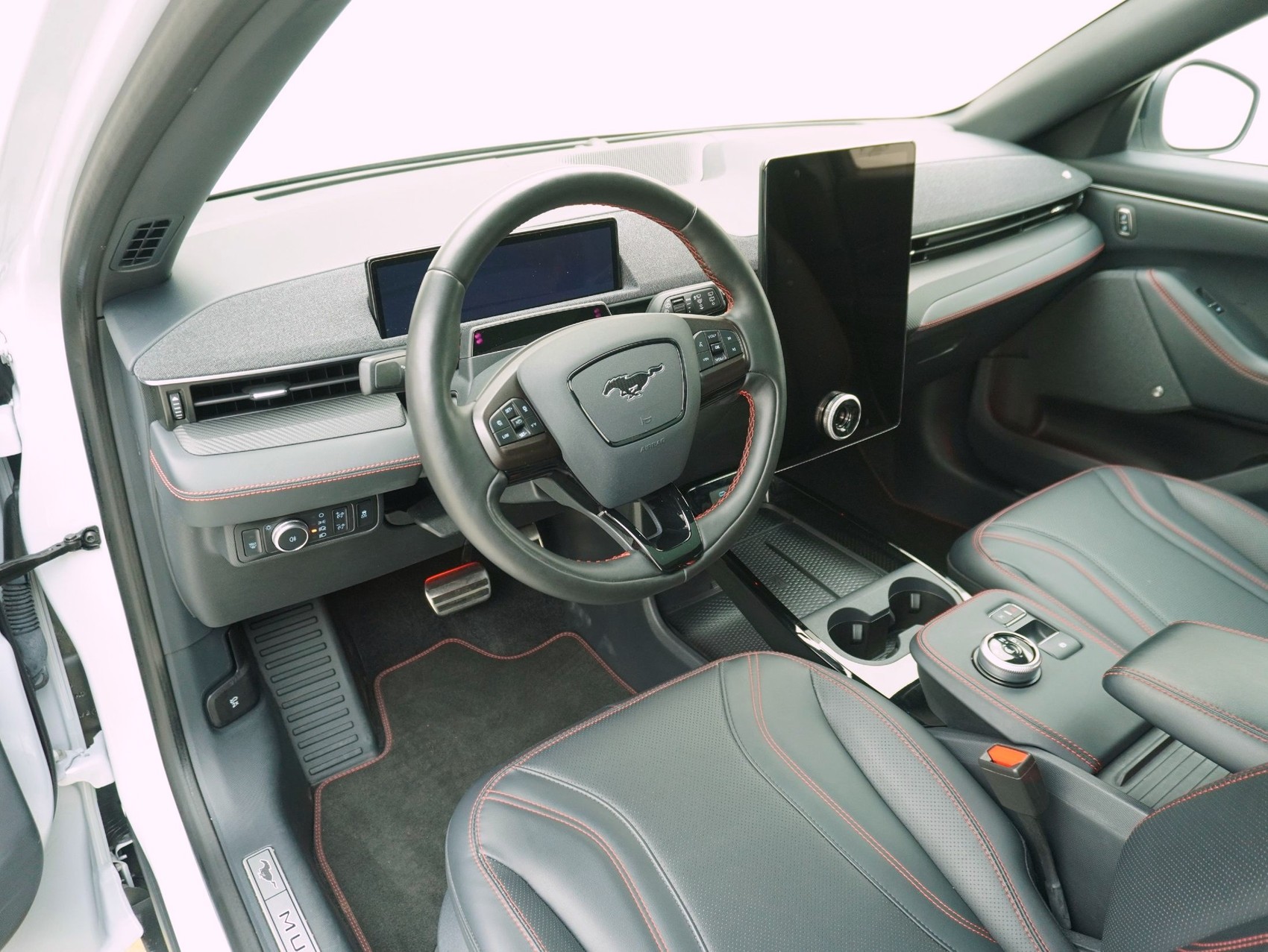 FORD Mustang Mach-E Extended AWD-image-8