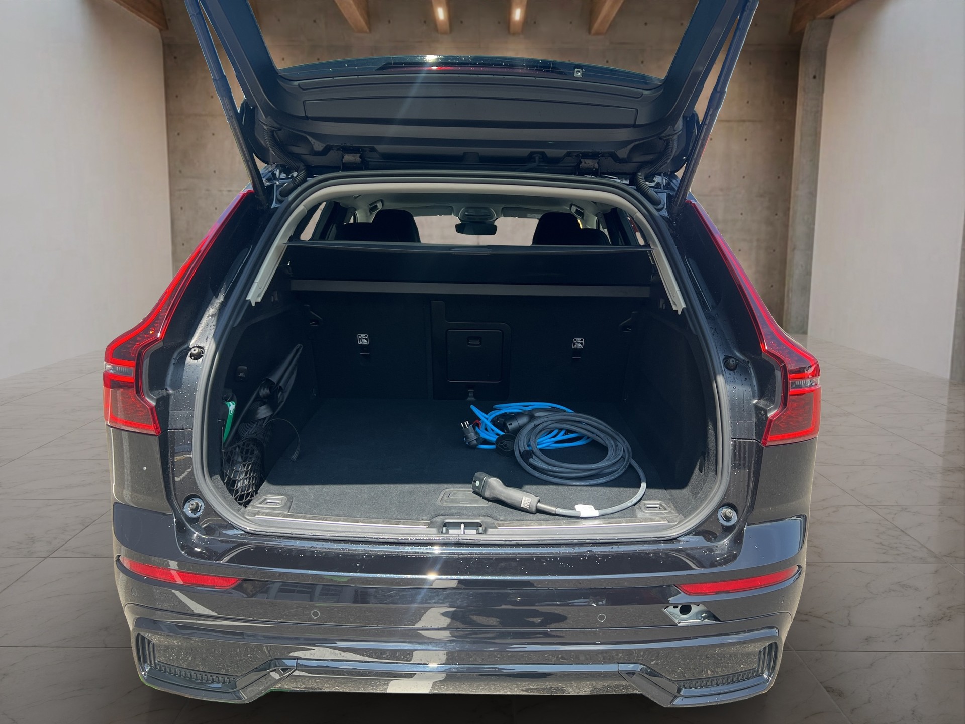 VOLVO XC60 2.0 T8 TE Plus Dark eAWD-image-12
