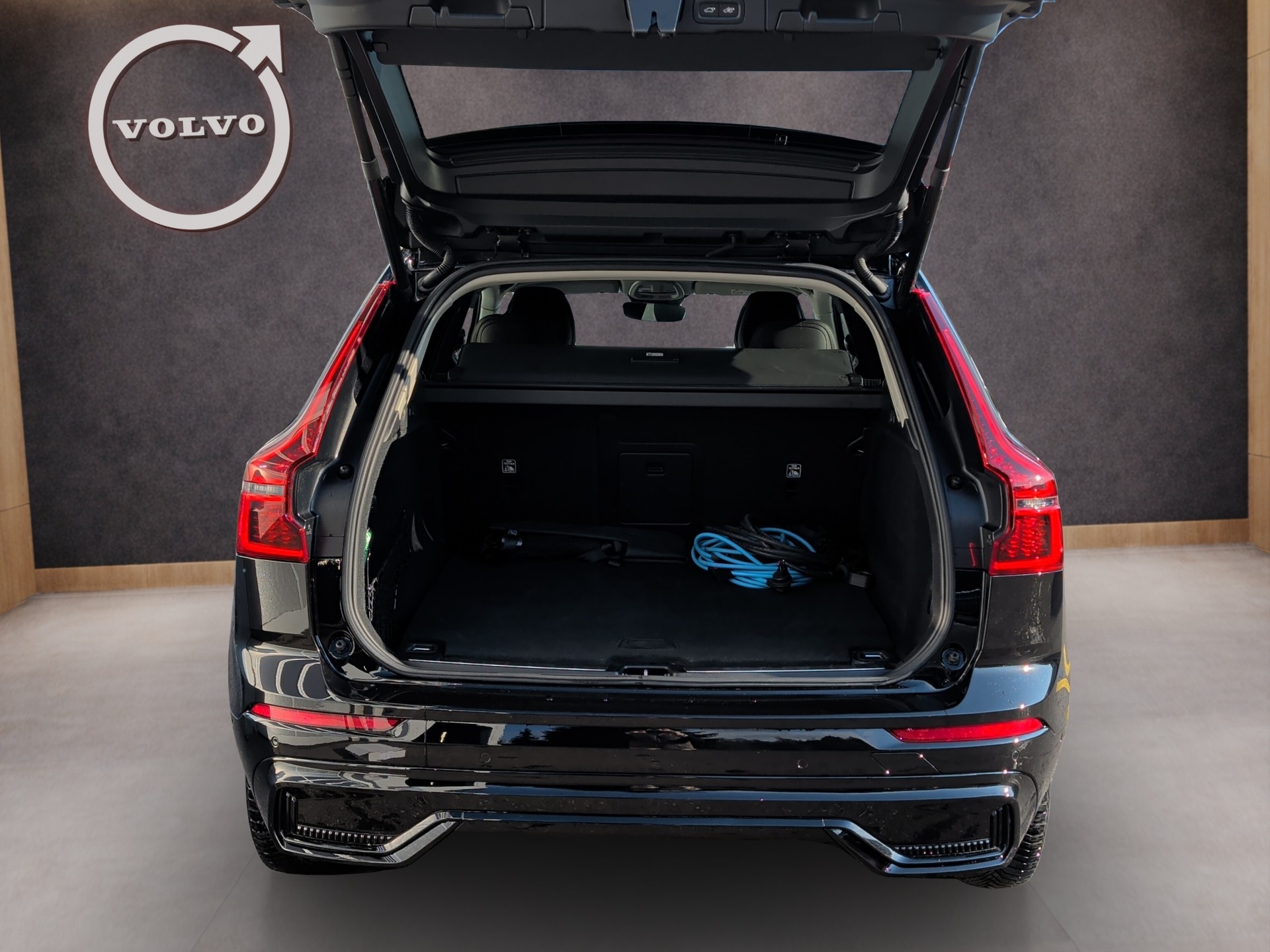 VOLVO XC60 2.0 T8 TE Plus Dark eAWD-image-12