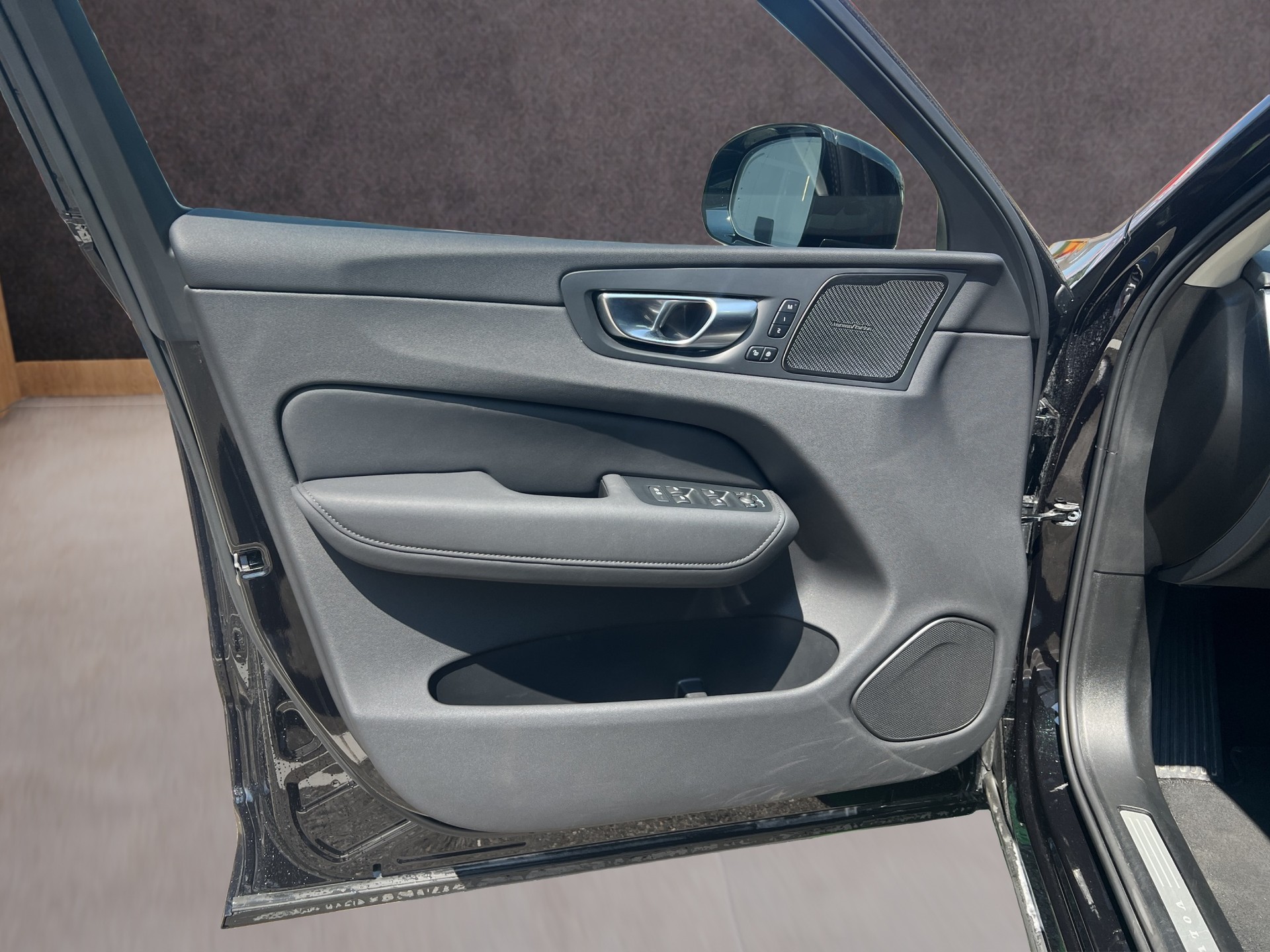 VOLVO XC60 2.0 T8 TE Plus Dark eAWD-image-8
