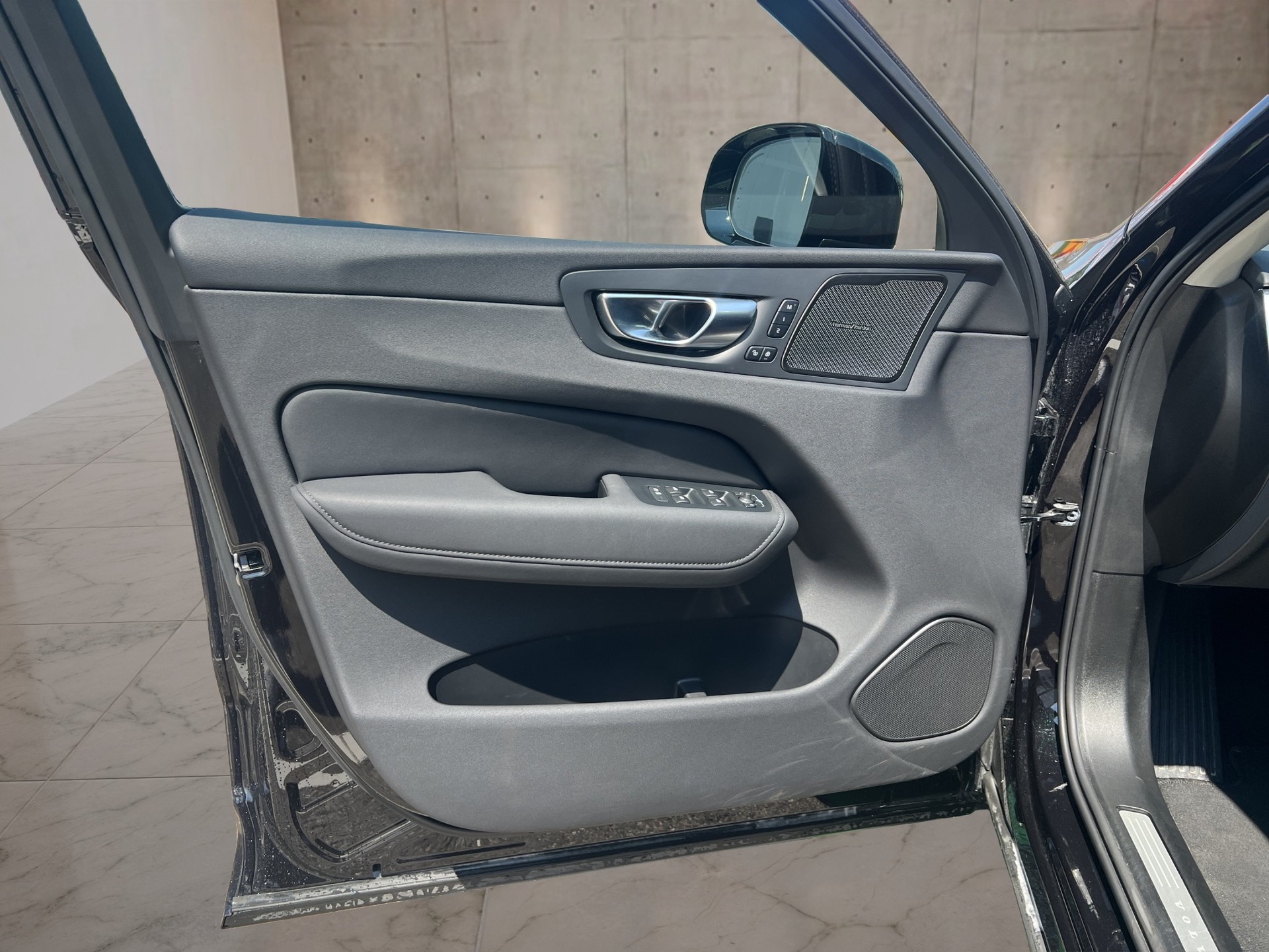VOLVO XC60 2.0 T8 TE Plus Dark eAWD-image-17