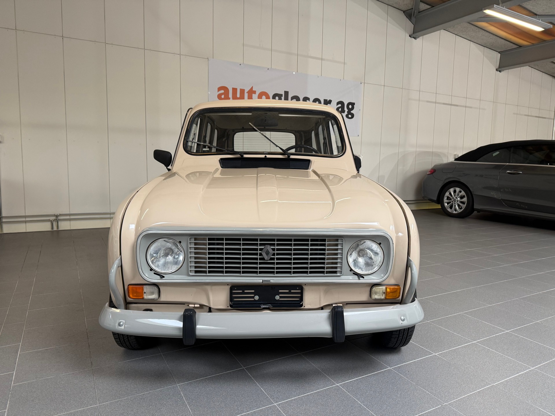 RENAULT R4 1100 GTL-showroom-element-3