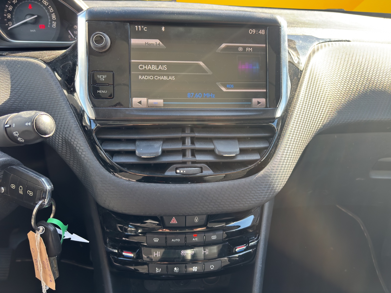 PEUGEOT 2008 1.6 e-HDi Allure-image-14