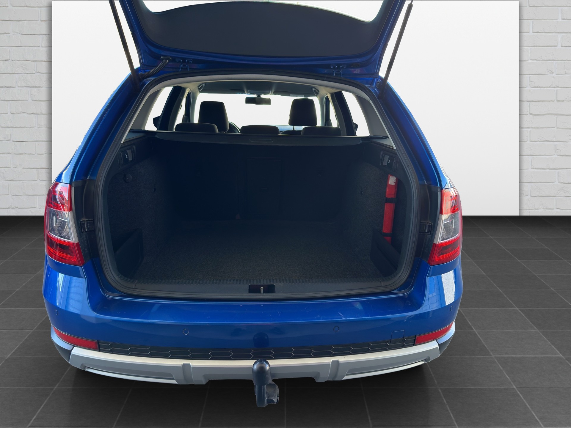 SKODA Octavia Combi 2.0 TDI Scout 4x4 DSG-image-14