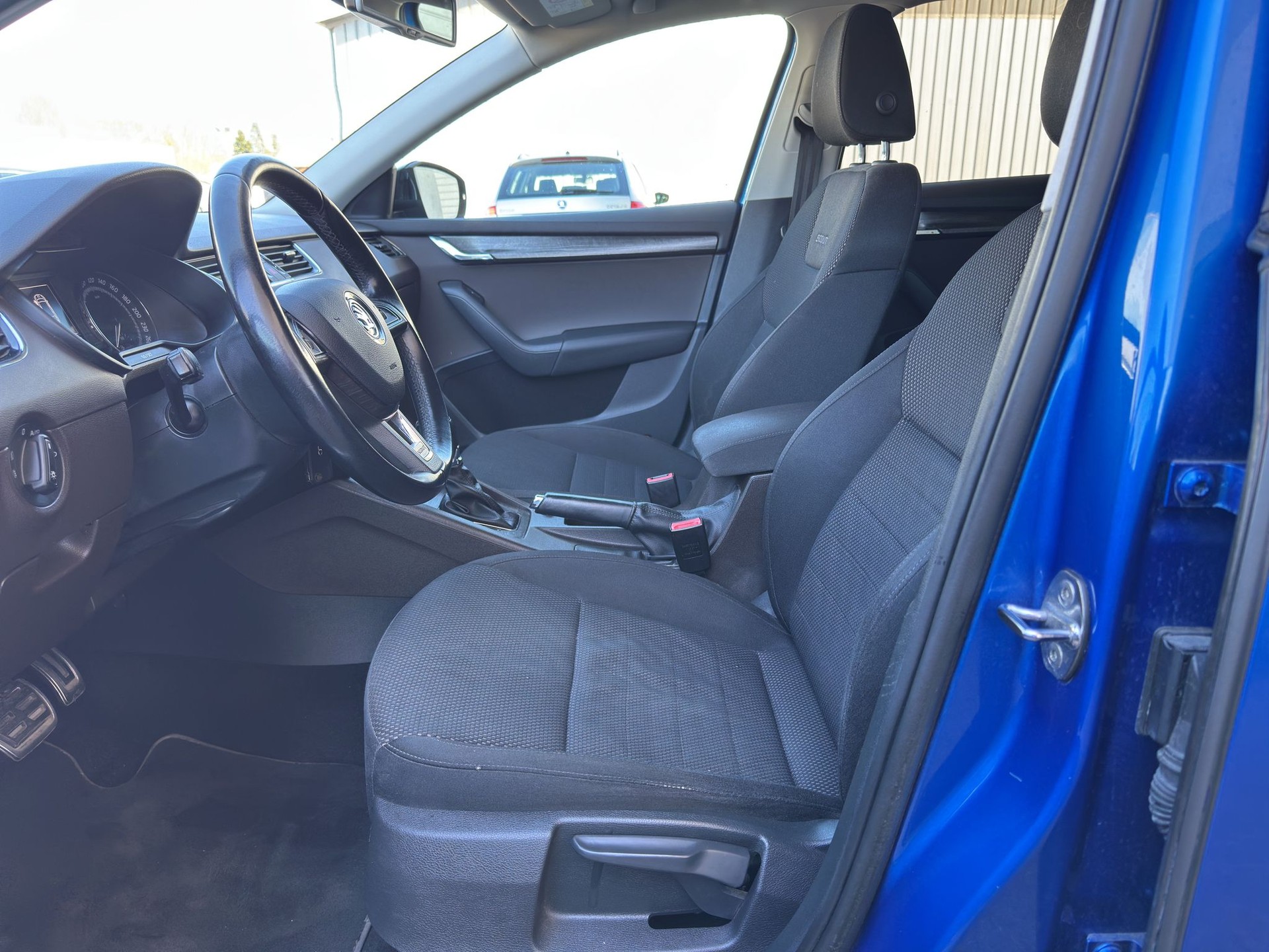 SKODA Octavia Combi 2.0 TDI Scout 4x4 DSG-image-10