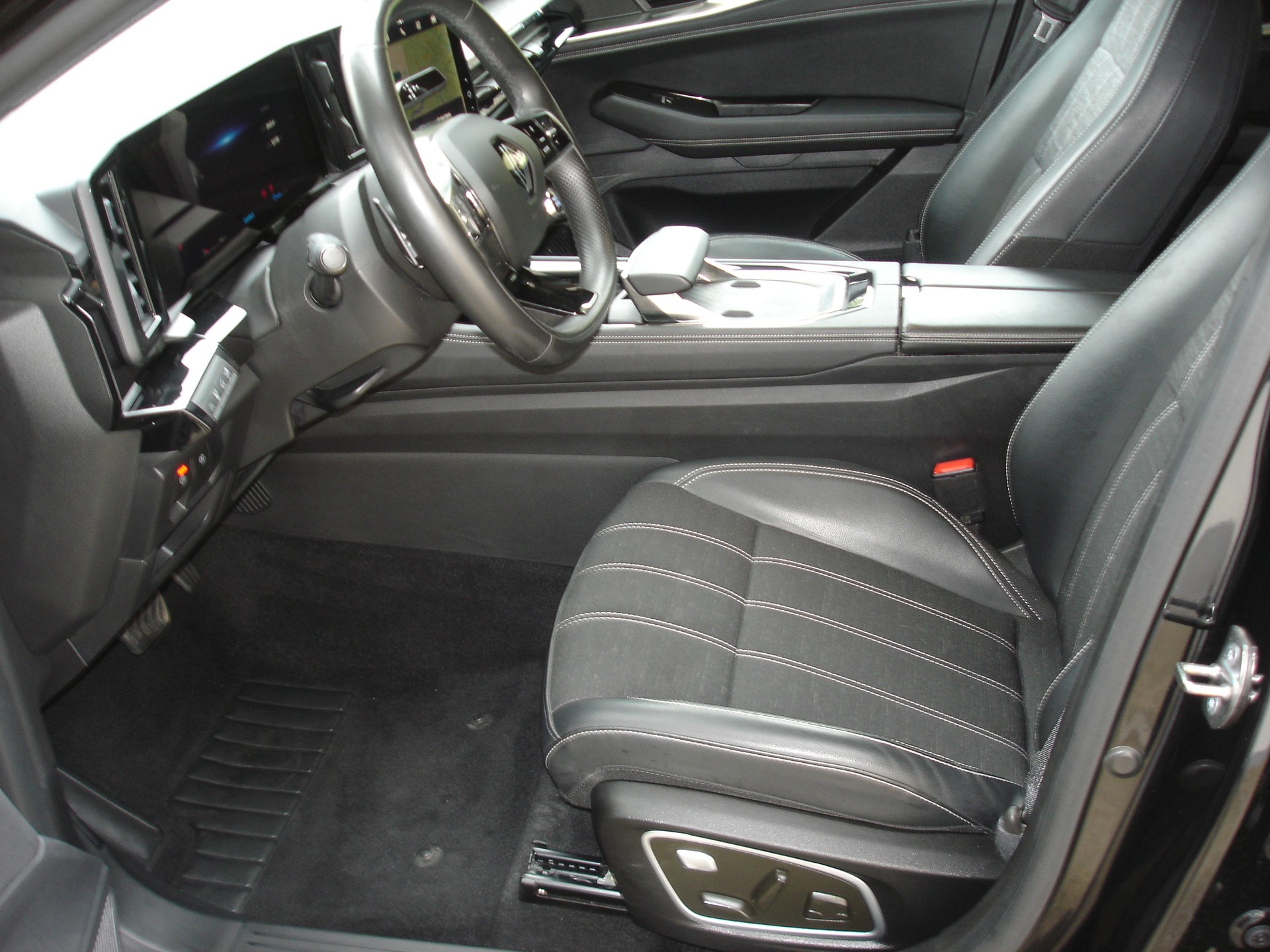 RENAULT Austral 1.2 HEV 200 Techno A-image-12