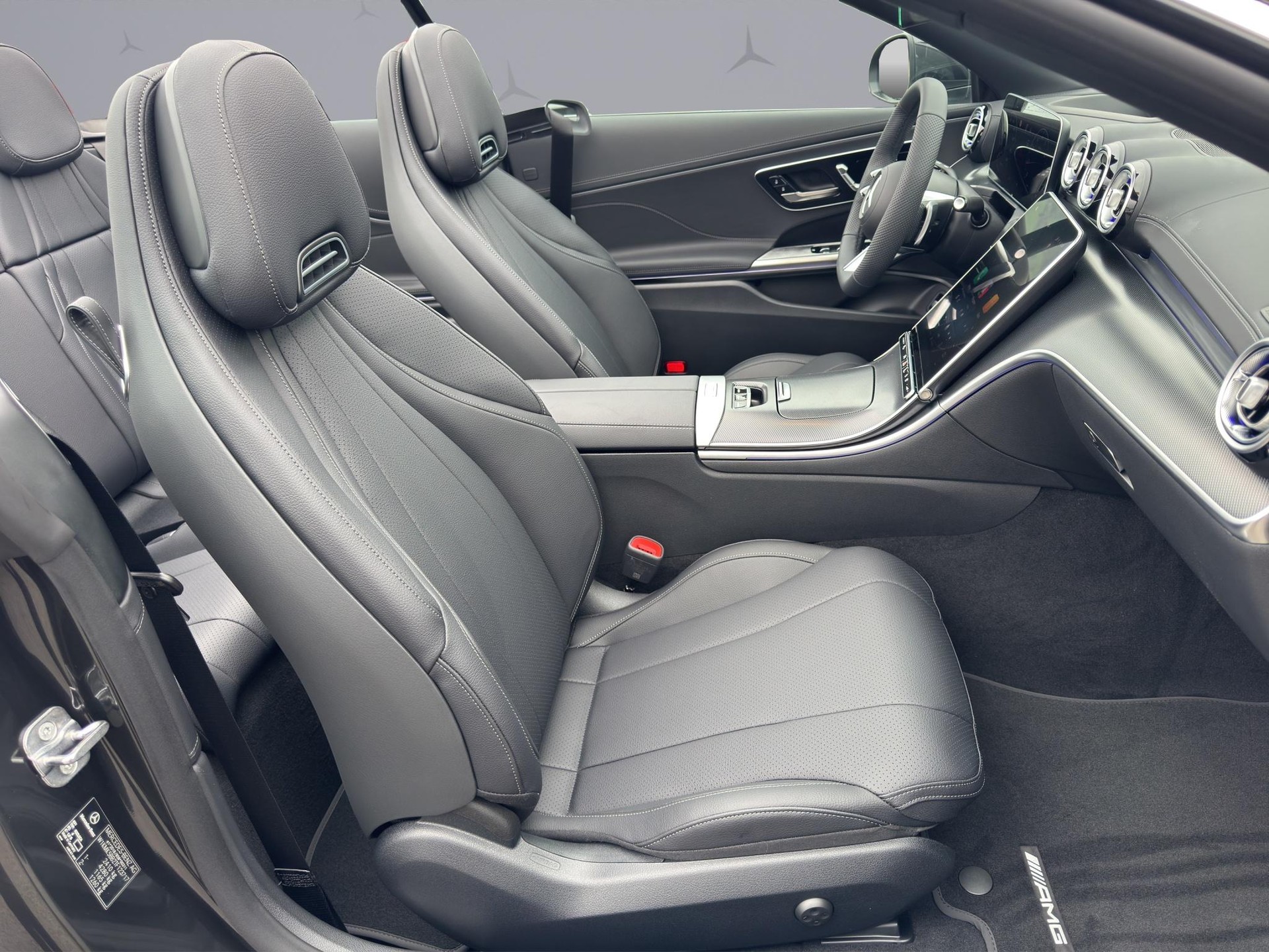 MERCEDES-BENZ CLE 200 AMG Line 4matic Cabriolet-image-15