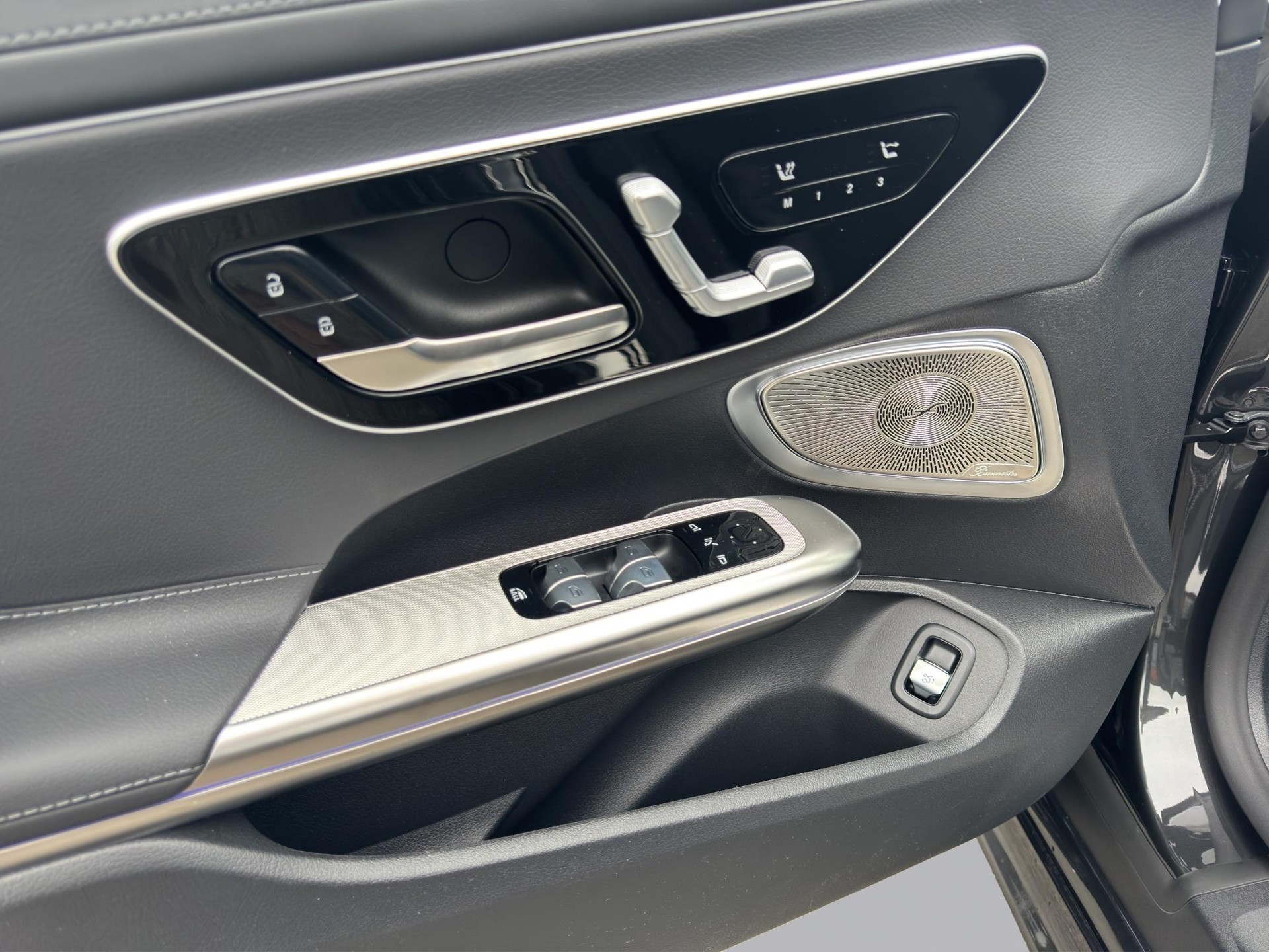 MERCEDES-BENZ CLE 200 AMG Line 4matic Cabriolet-image-14