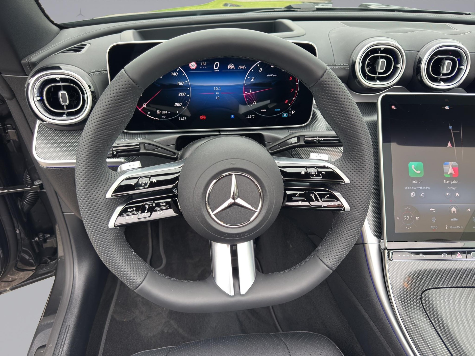 MERCEDES-BENZ CLE 200 AMG Line 4matic Cabriolet-image-11