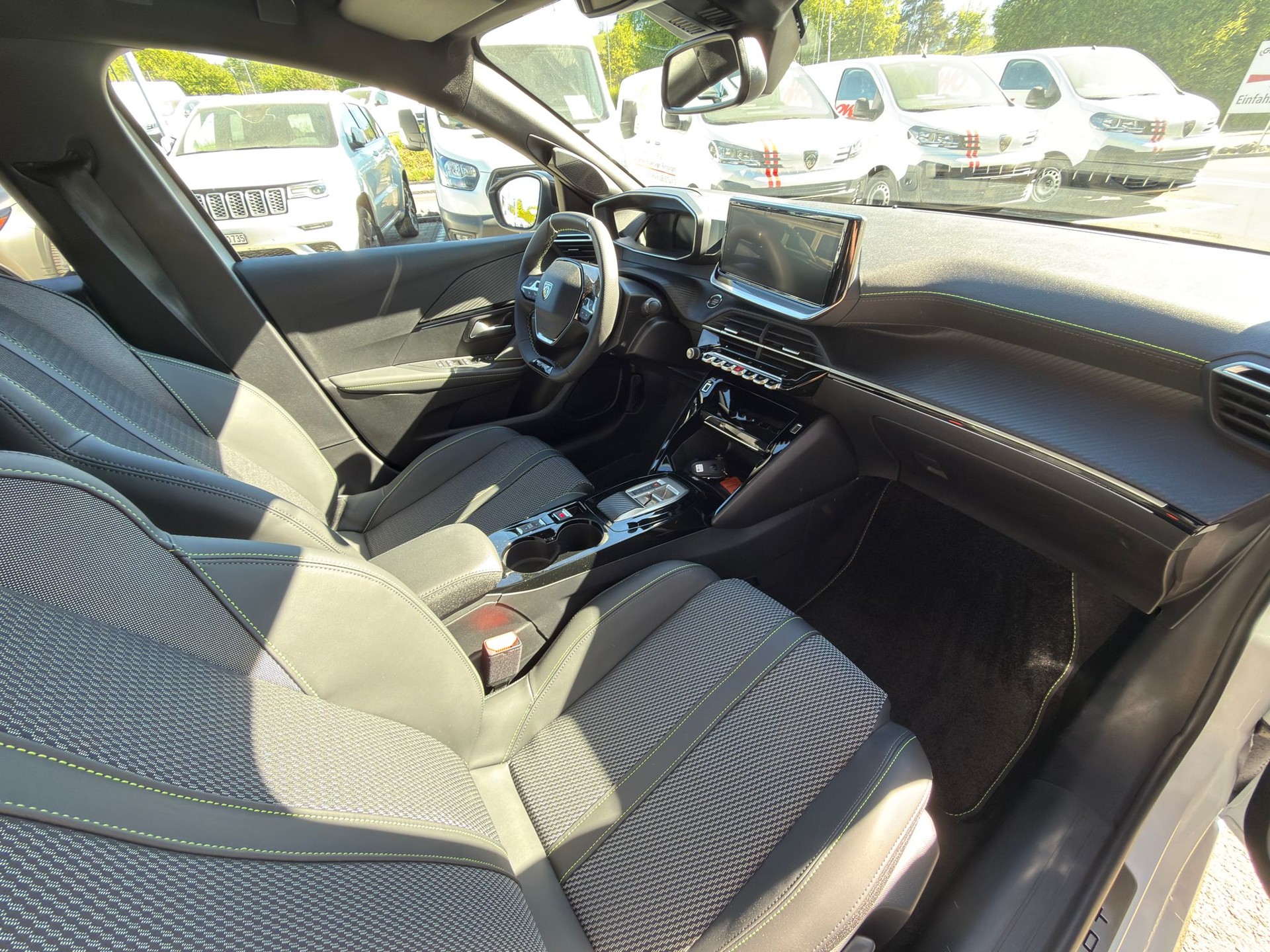 PEUGEOT 208 Elektrik 115kW GT-image-6