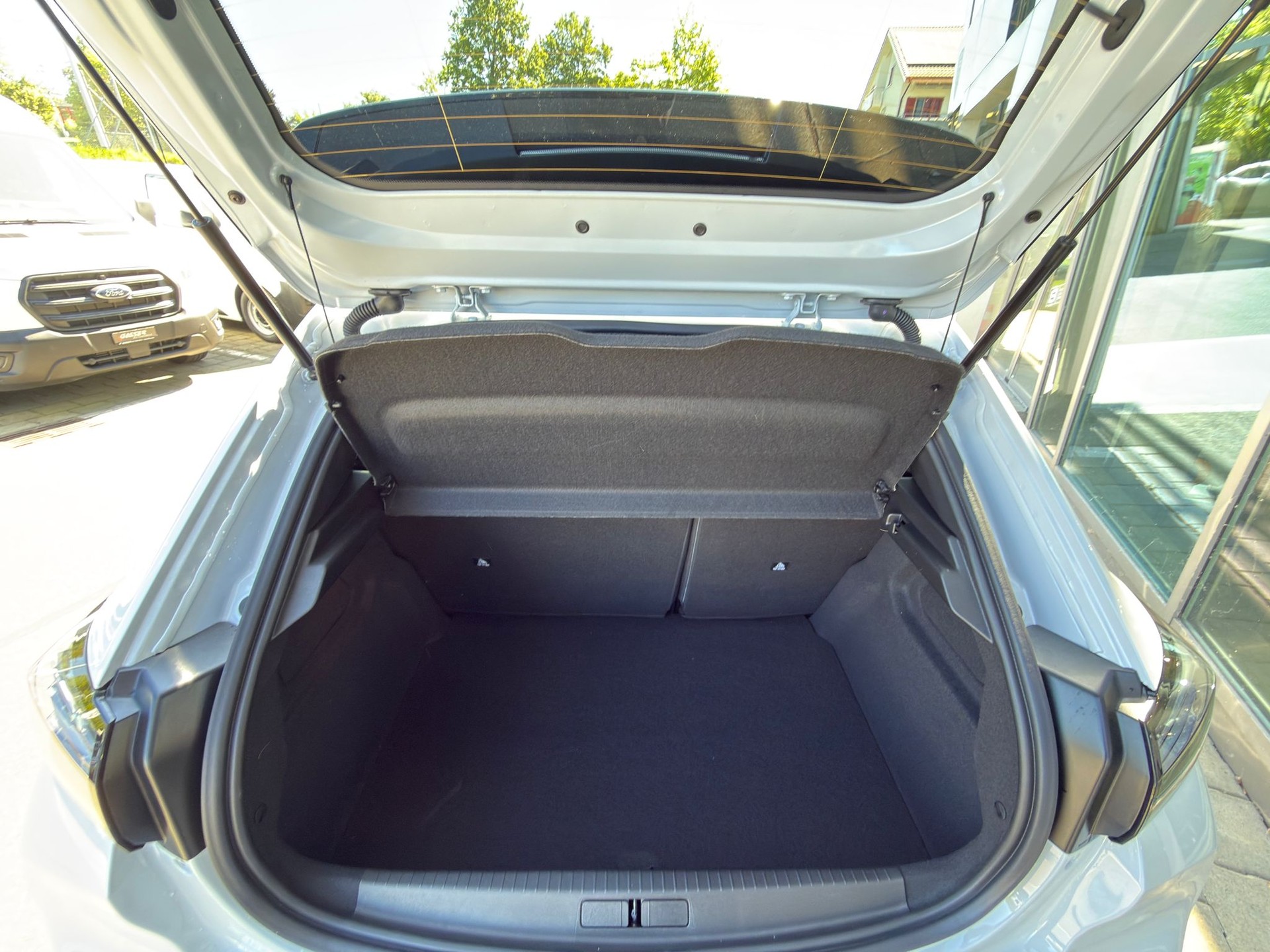 PEUGEOT 208 Elektrik 115kW GT-image-11