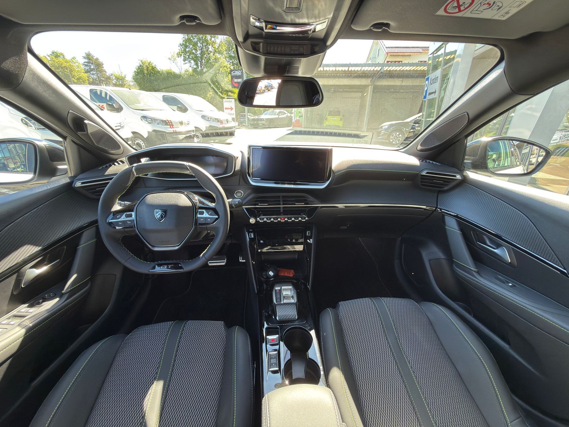 PEUGEOT 208 Elektrik 115kW GT-image-5