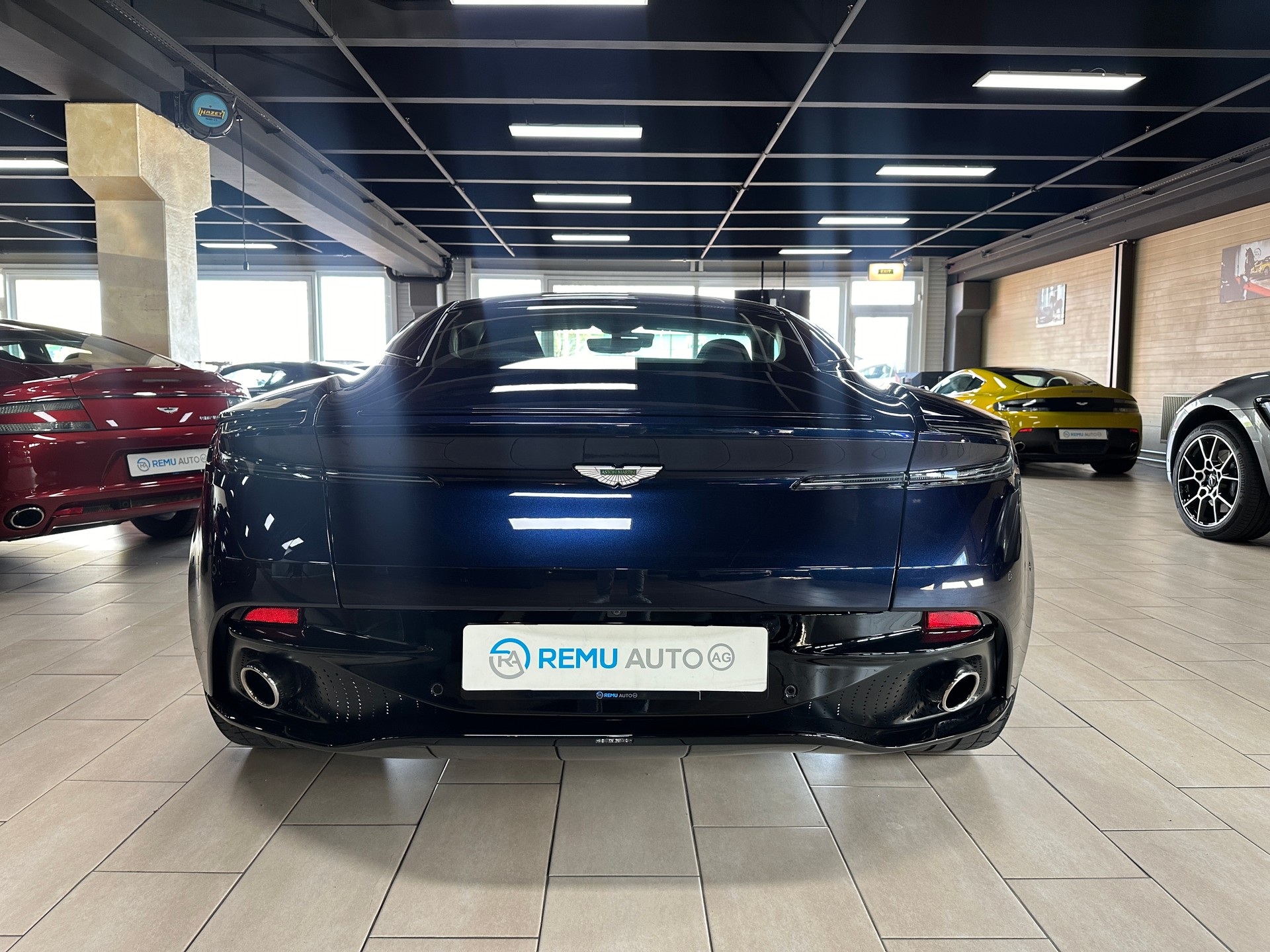 ASTON MARTIN DB11 V12 Touchtronic 3 AMR-showroom-element-2